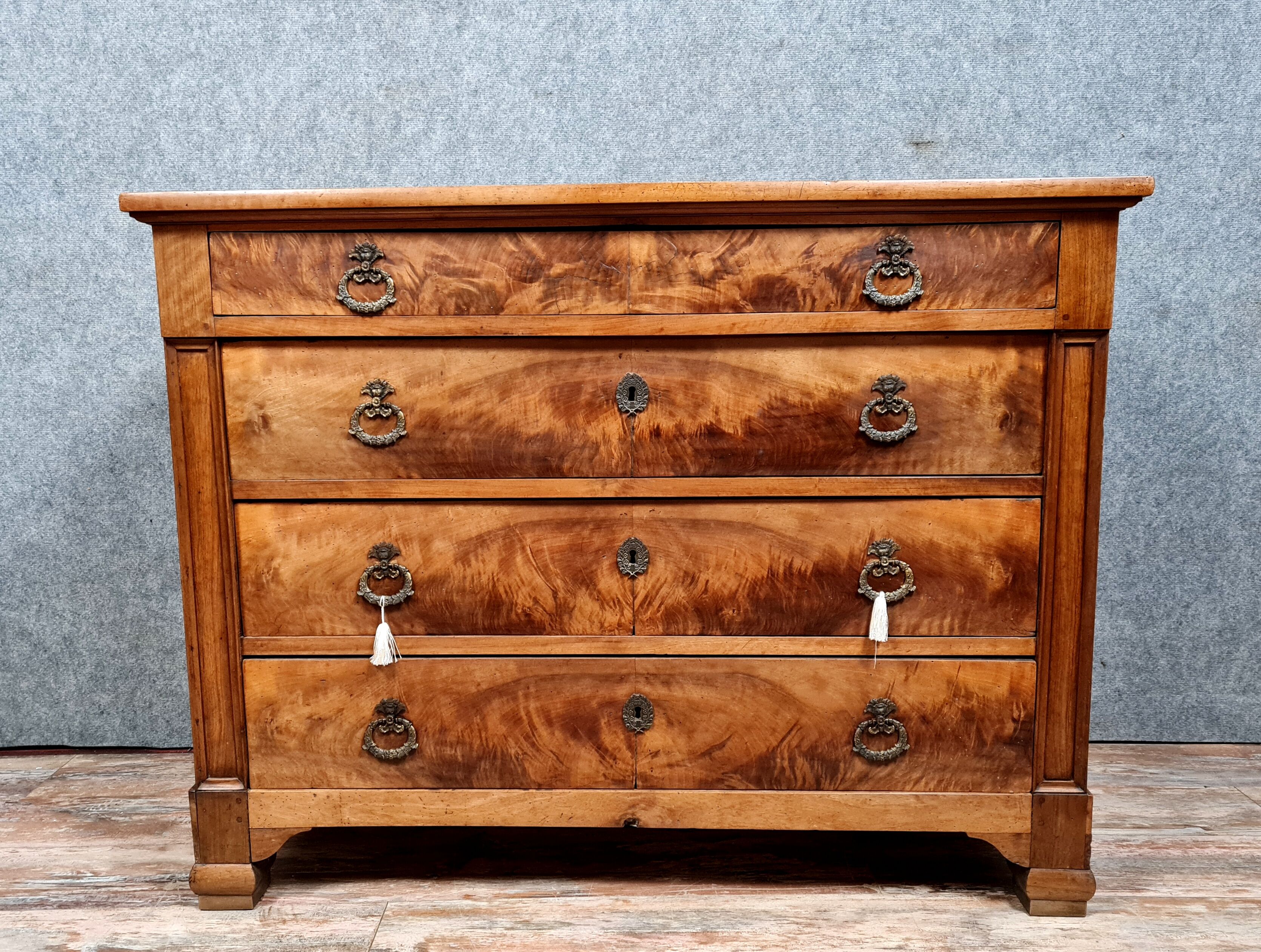 Chest of drawers from the Restoration period / Louis Philippe in blond mahogany