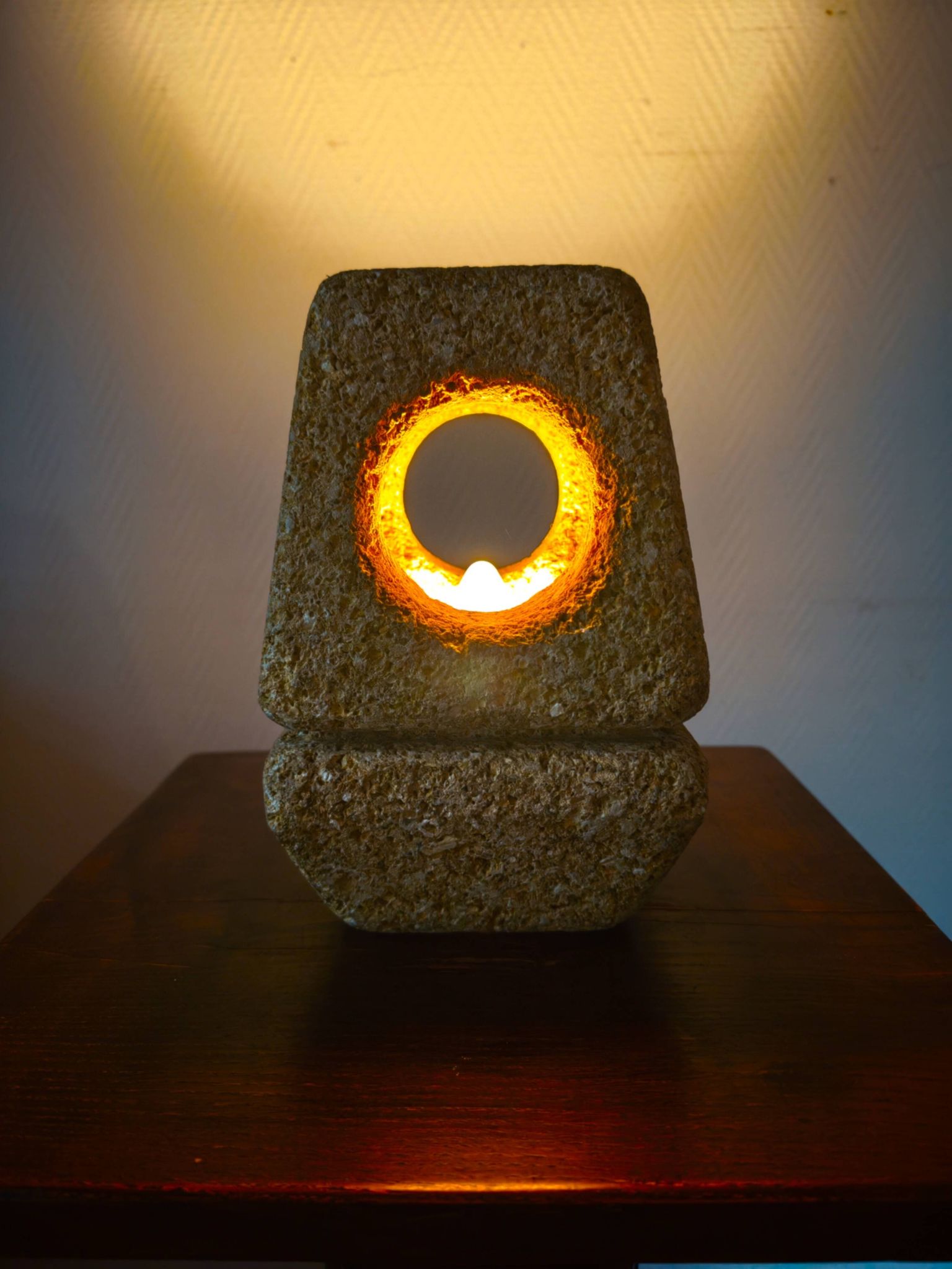 Sculptural lamp in stone 1960-70