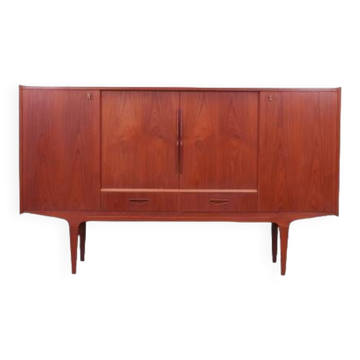 Buffet haut en teck, design danois, années 1960, production : Danemark