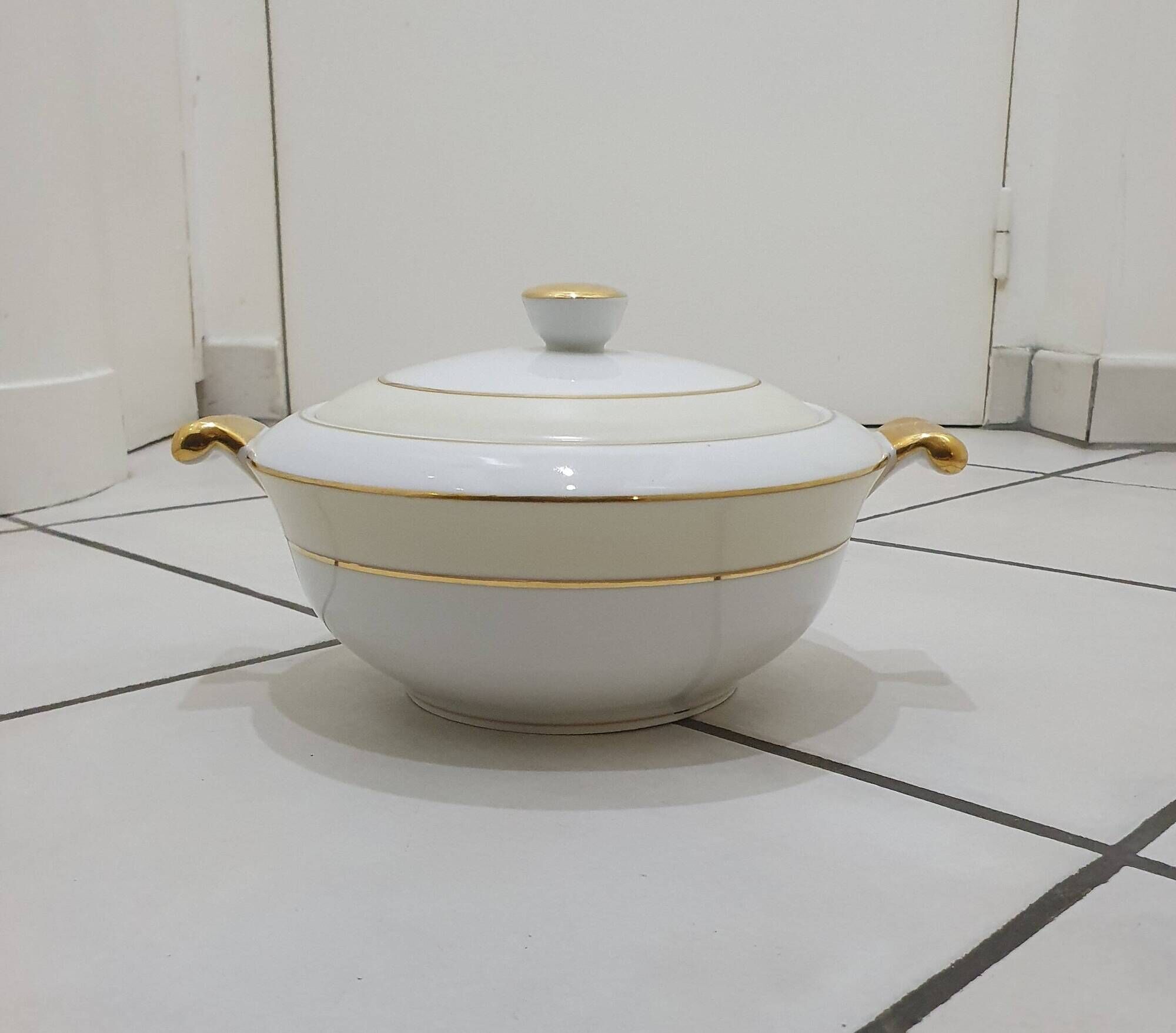 White and yellow porcelain dinner service with gold edging, Poral Limoges France