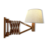 Extendable wooden wall lamp