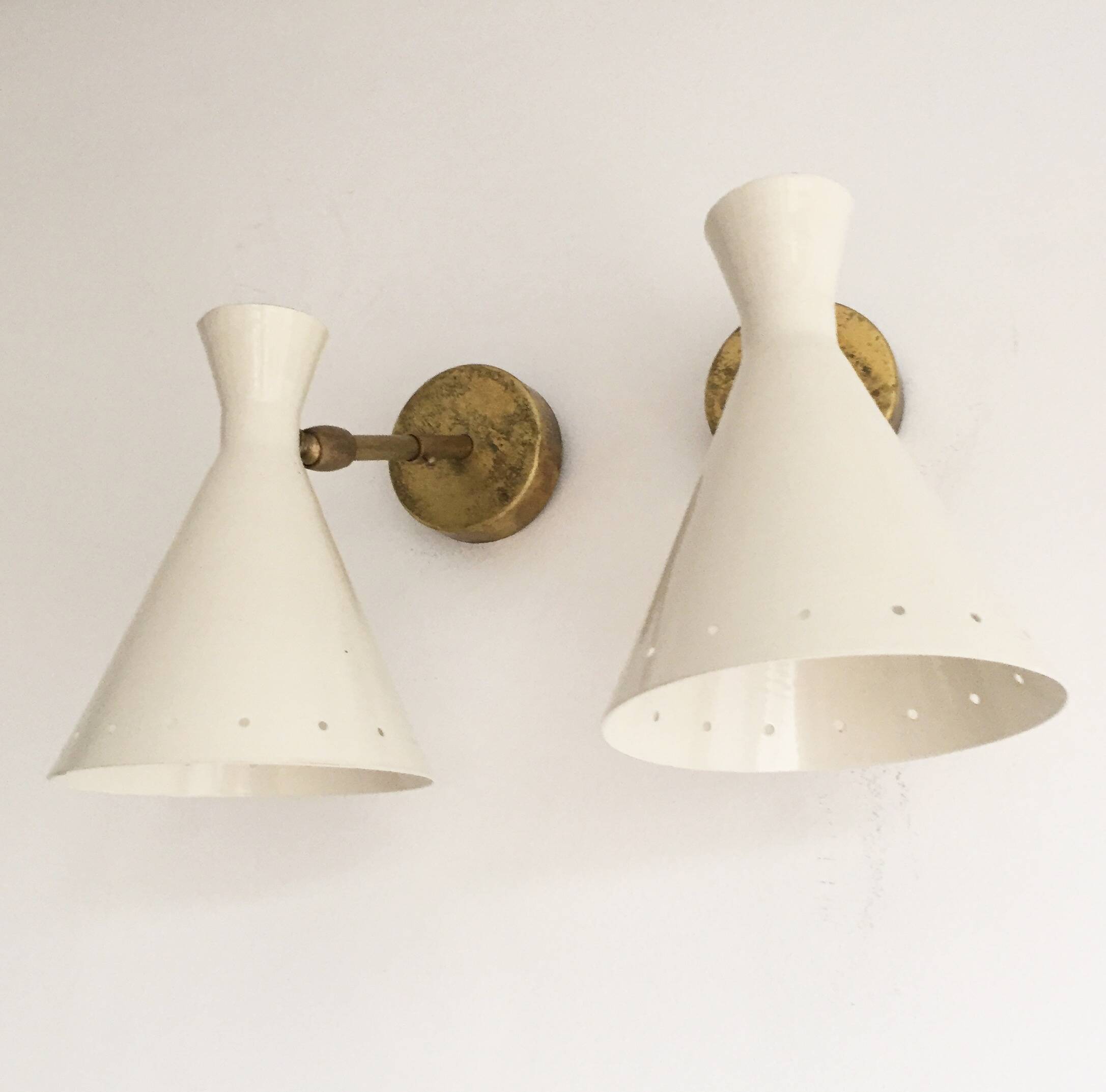 Pair of Italian design wall lights from the 1950s.
