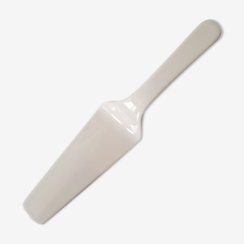 White porcelain pie shovel