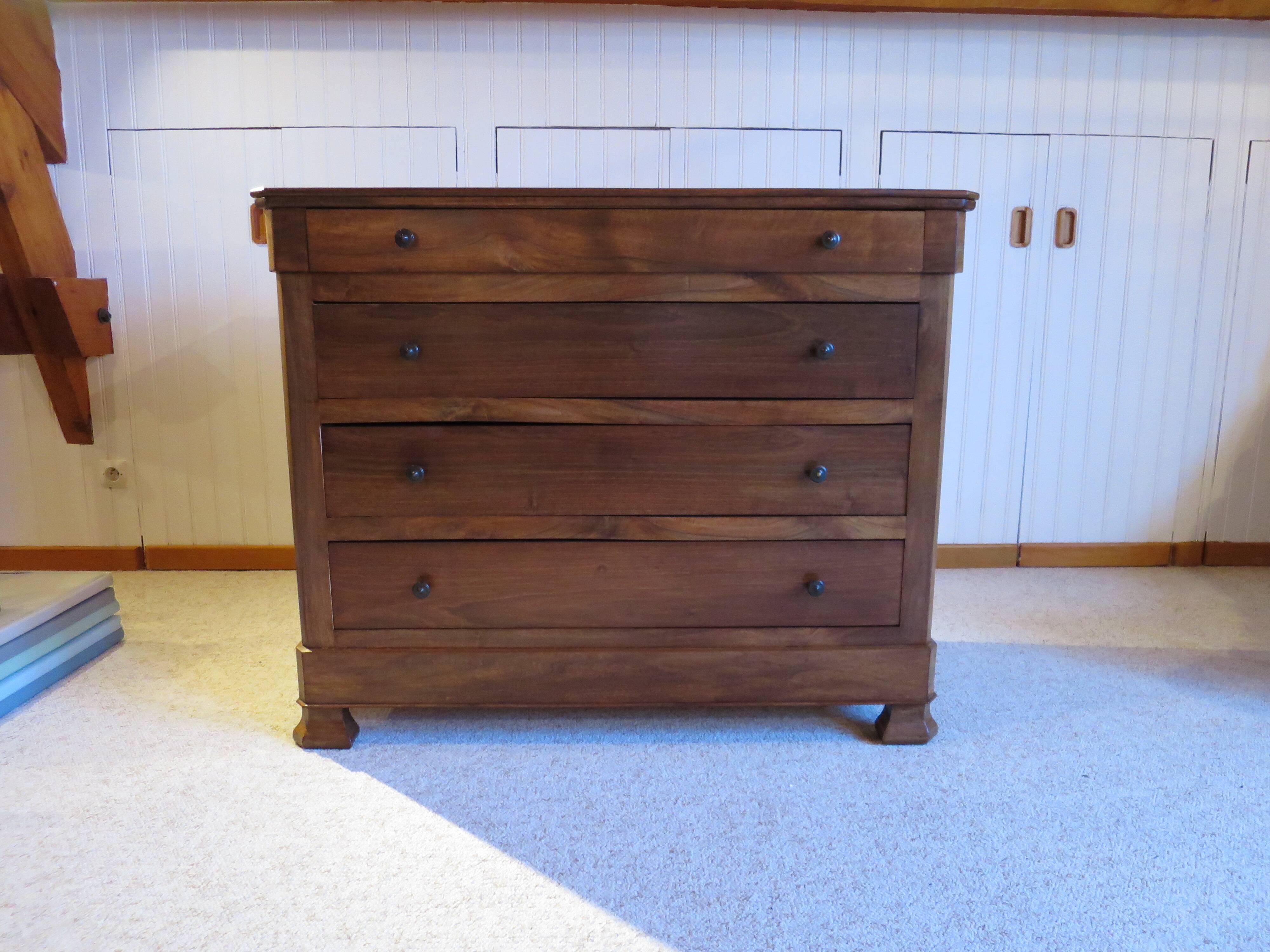 Rare pretty old chest of drawers with 4 drawers - Louis Philippe style in Walnut
