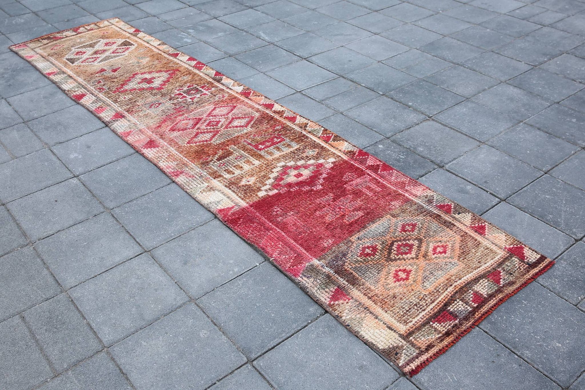 Tapis Couloir Tribal Vintage Rouge, Tapis Turc Géométrique, 75x313 Cm