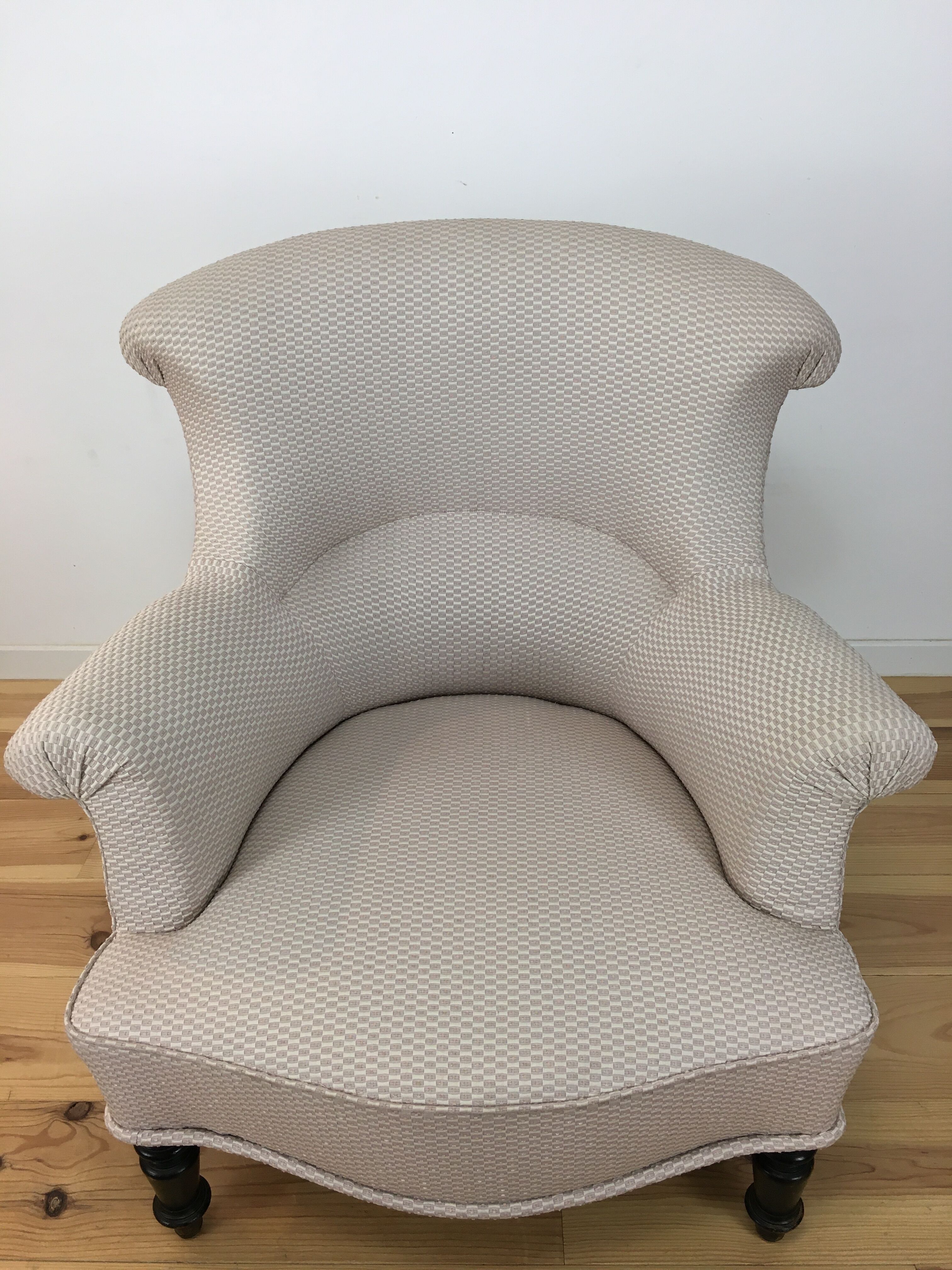 Napoleon III toad armchair forms lambrequin