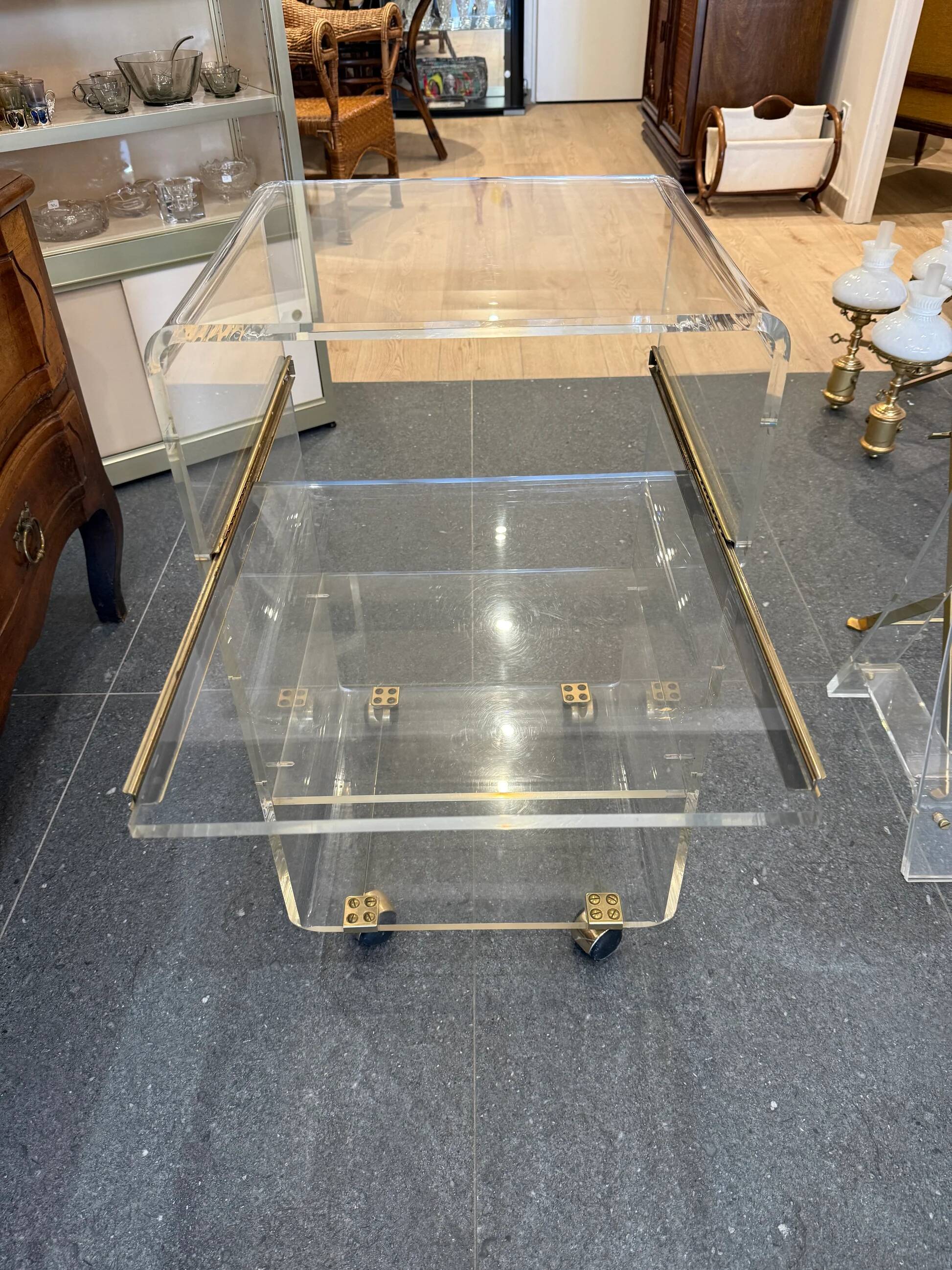 Rolling dessert trolley in plexiglass – Marais International – 1970s-1980s