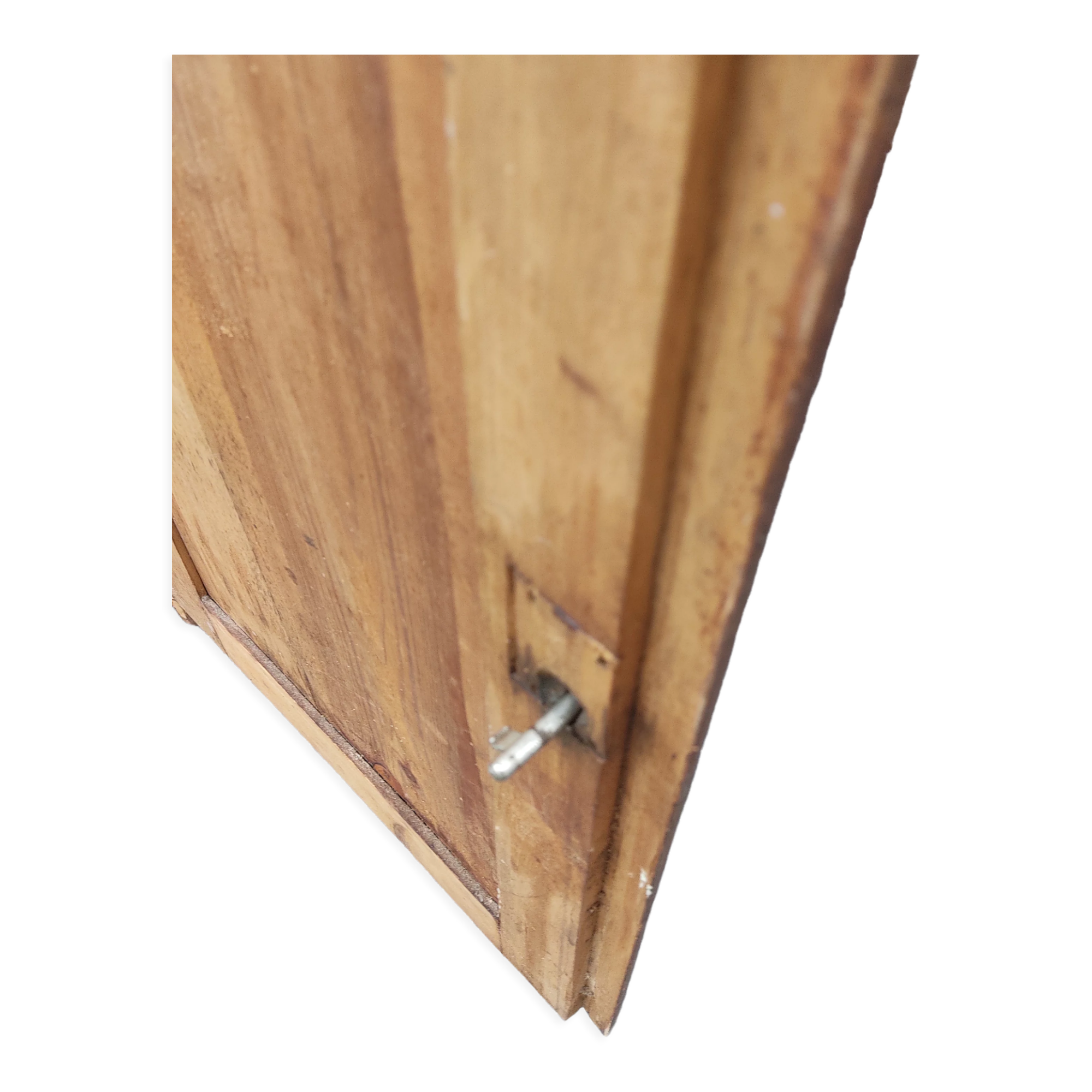 Pitchpin chest of drawers