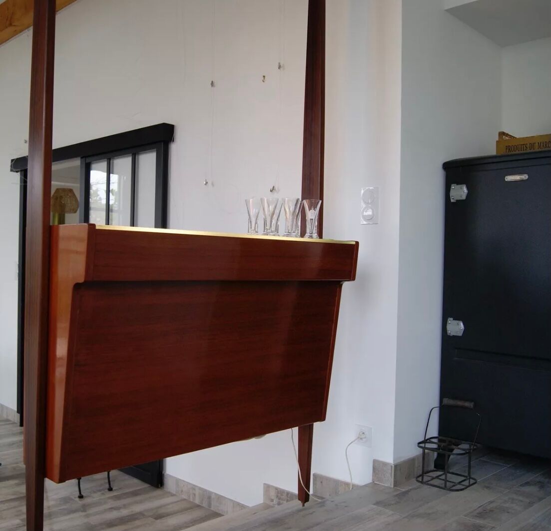 Bar en bois fruitier