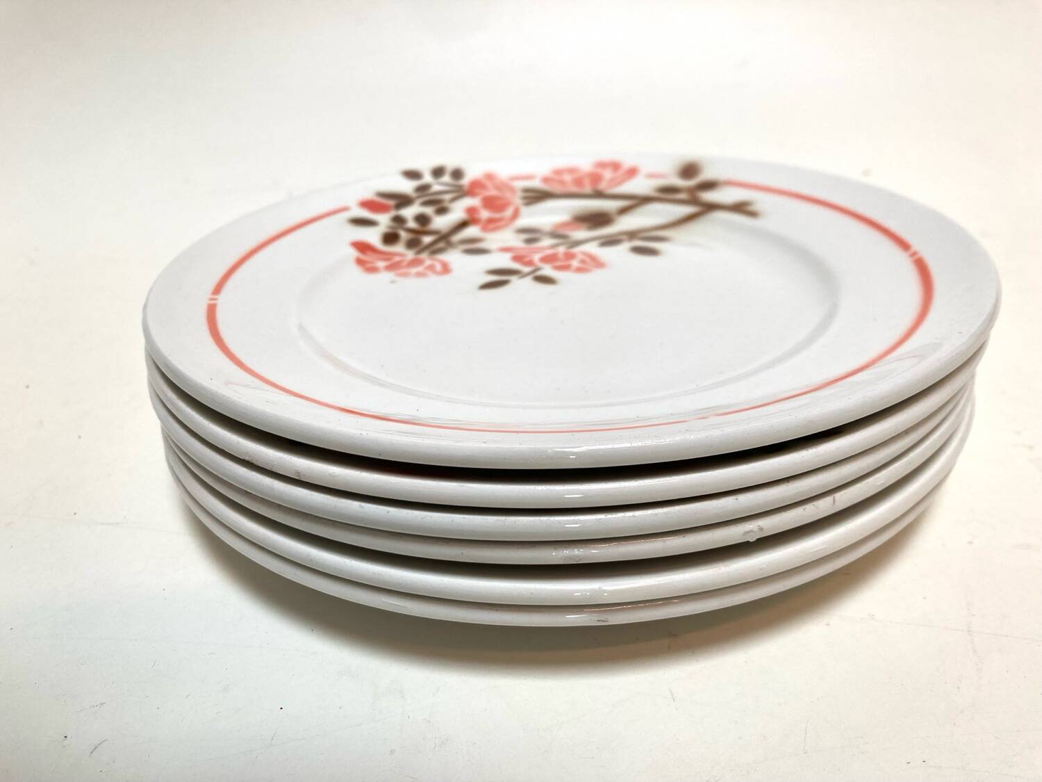 Many dessert plates Moulin des Loups