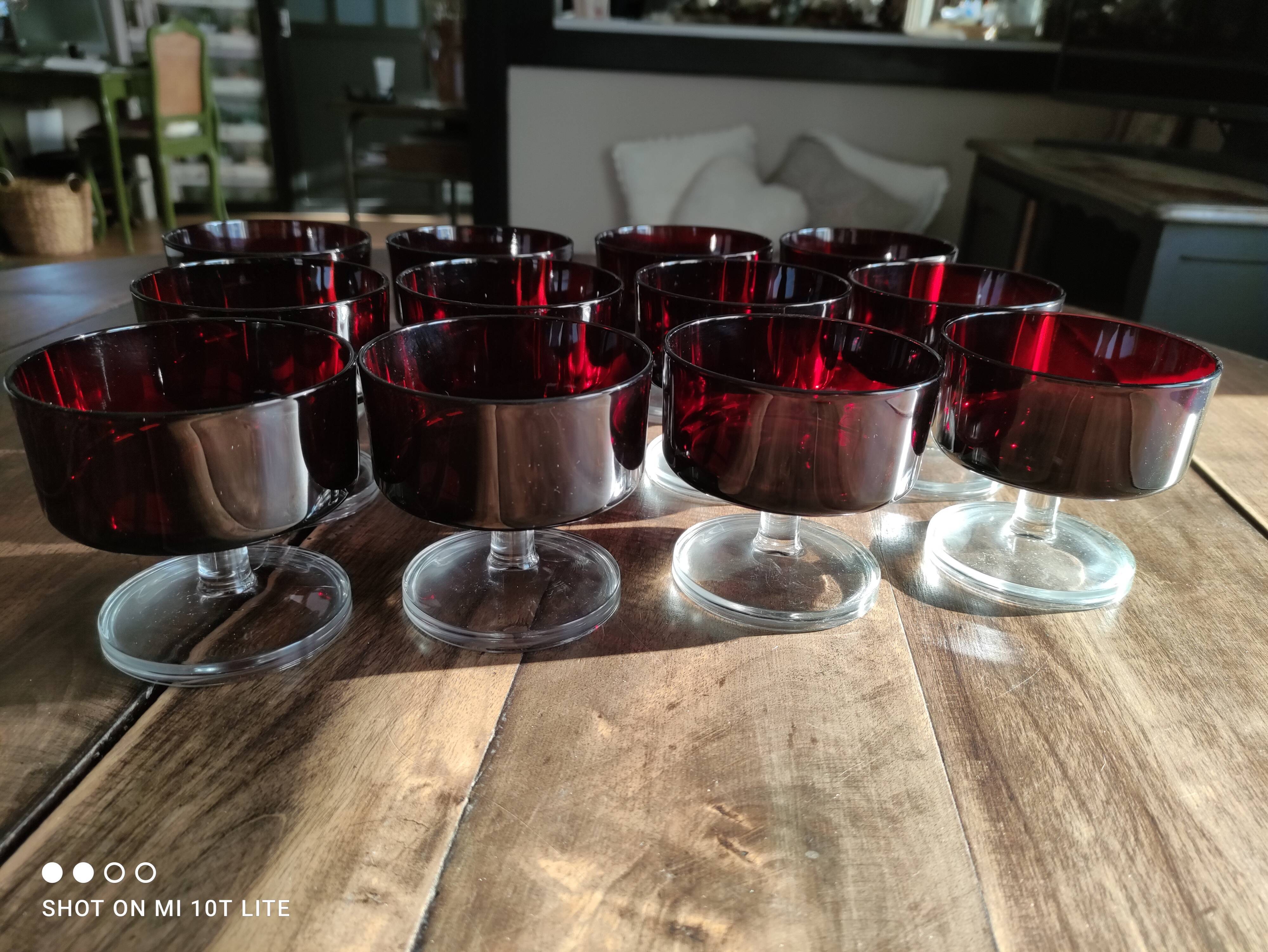 Lot de 12 coupes à champagne Luminarc modèle Suède rouge