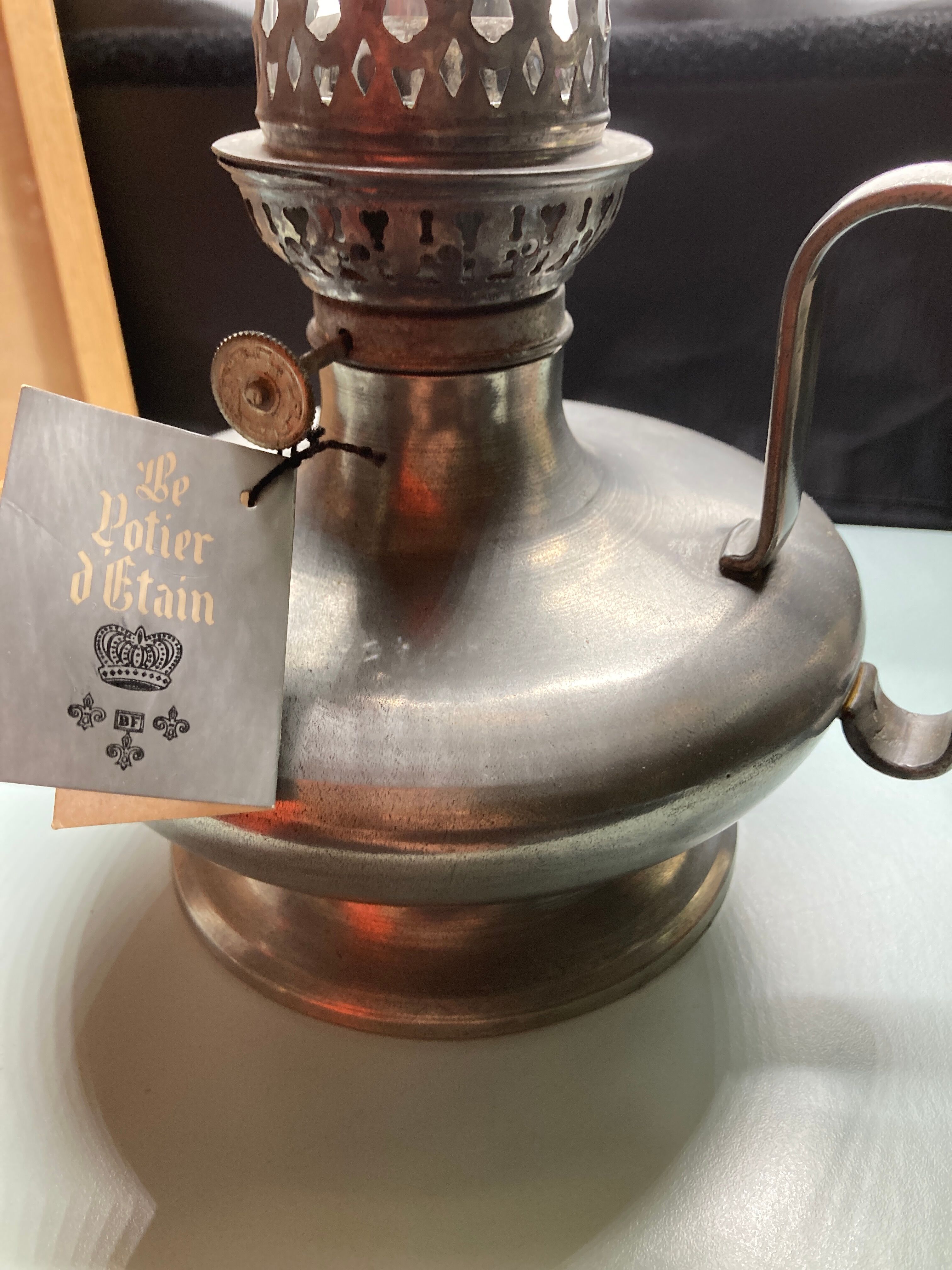 Tin foot kerosene lamp