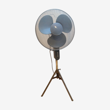 Ventilateur gris anthracite  sur pied tripodes 70/80