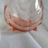 Vase en verre rose effet drapé