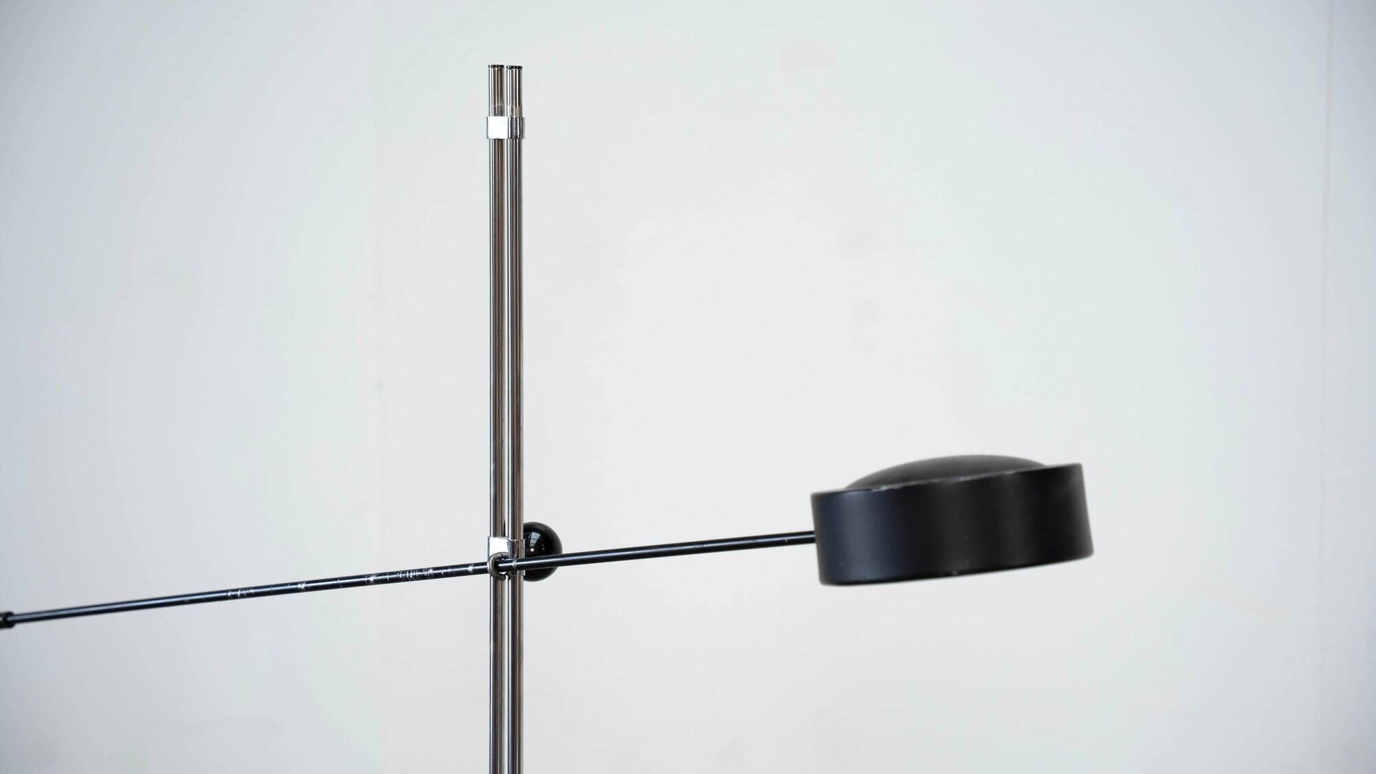 Lampe de sol architecturale par Reggiani