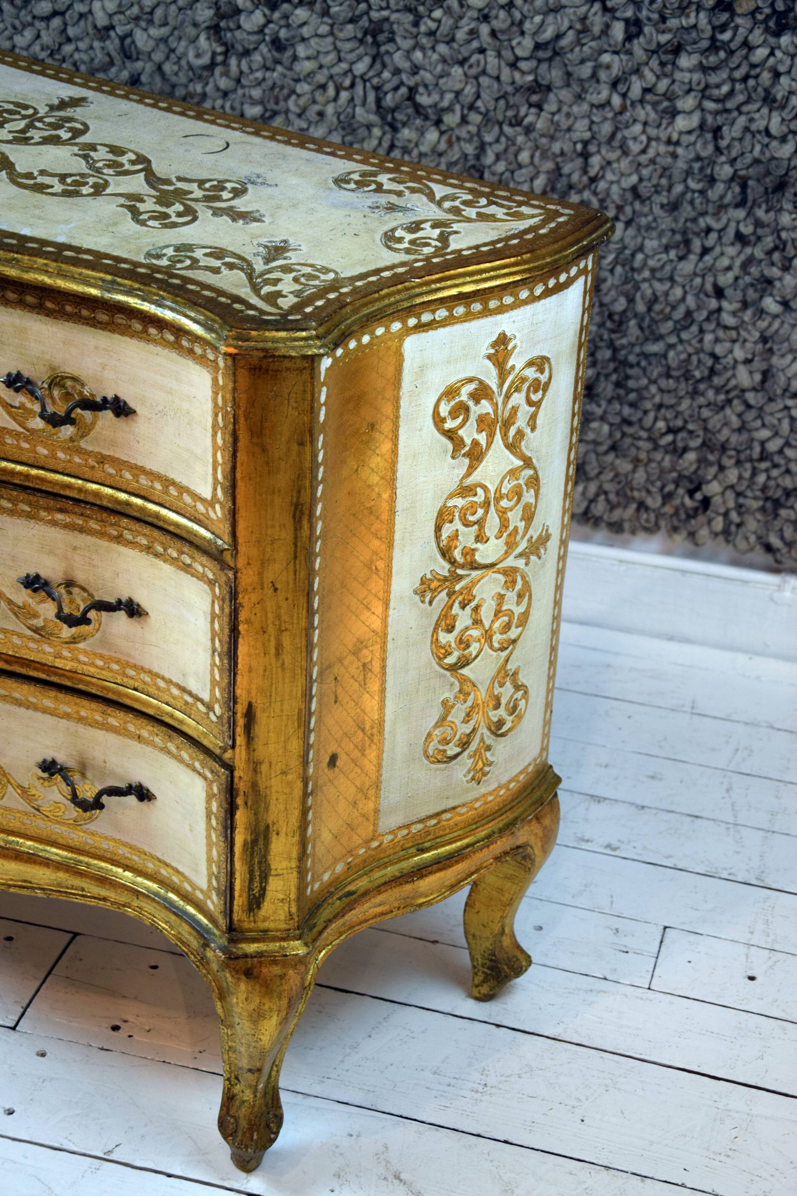 Italian chest of drawers