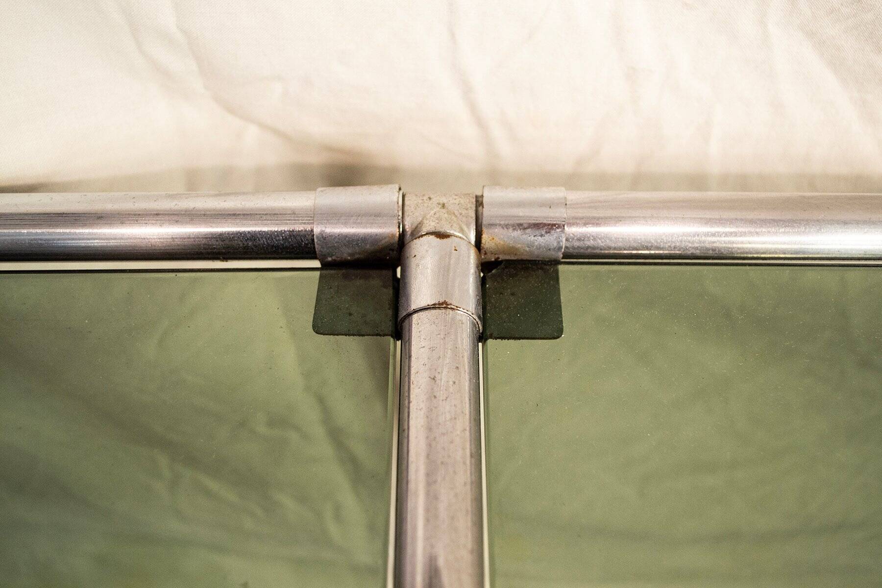 Libreria vintage autoportante in acciaio e vetro di Poul Cadovius per Royal System Denmark, anni '60