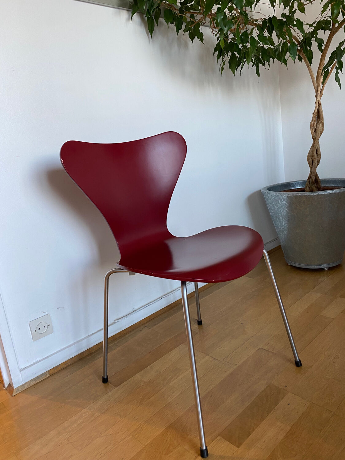 Series 7 chair by Arne Jacobsen for Fritz Hansen