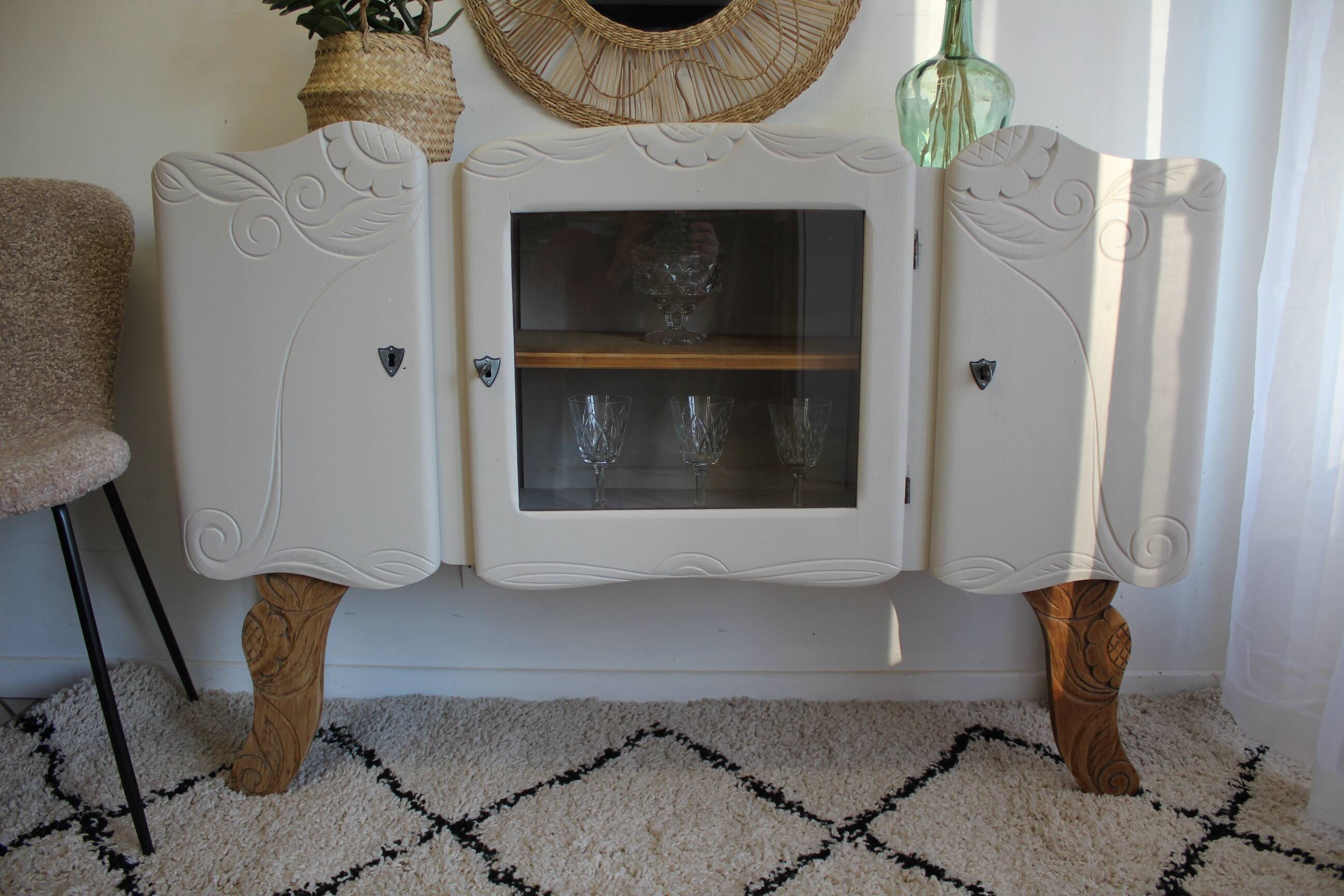 Beige Art Deco display cabinet
