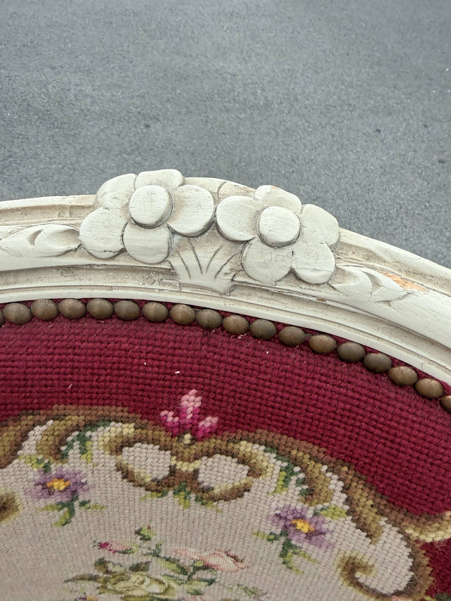 Pair of Louis XV style armchairs - Carved wood and floral upholstery
