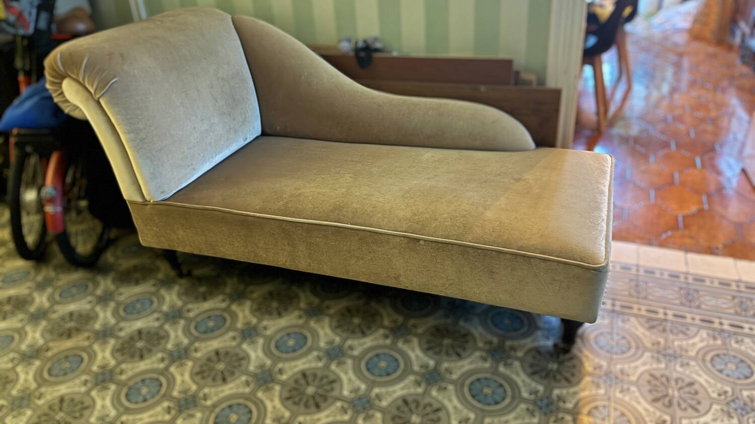 Velvet daybed
