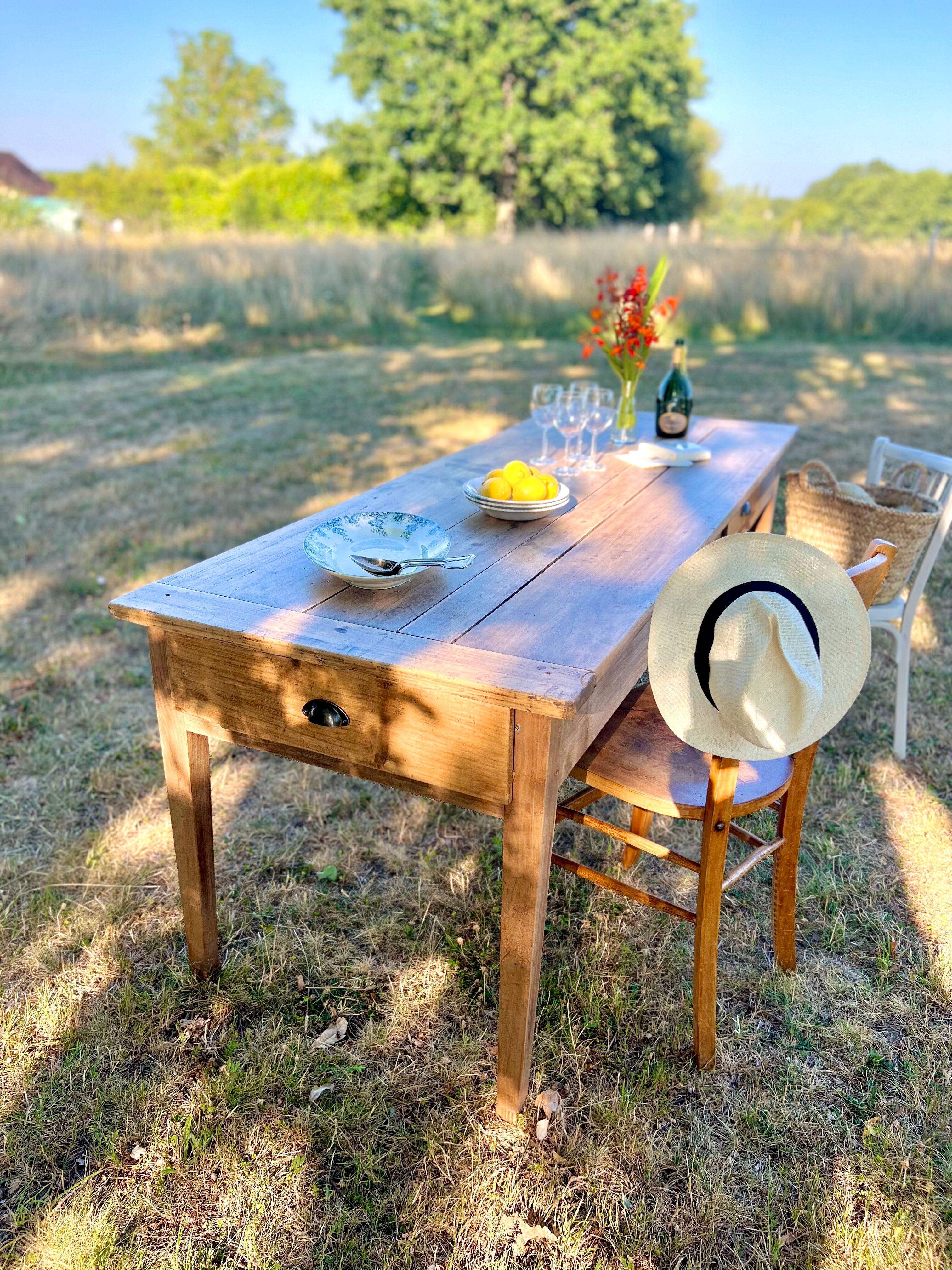 Grande table de ferme rénovée