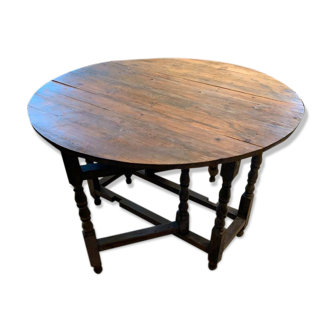Wooden folding round table