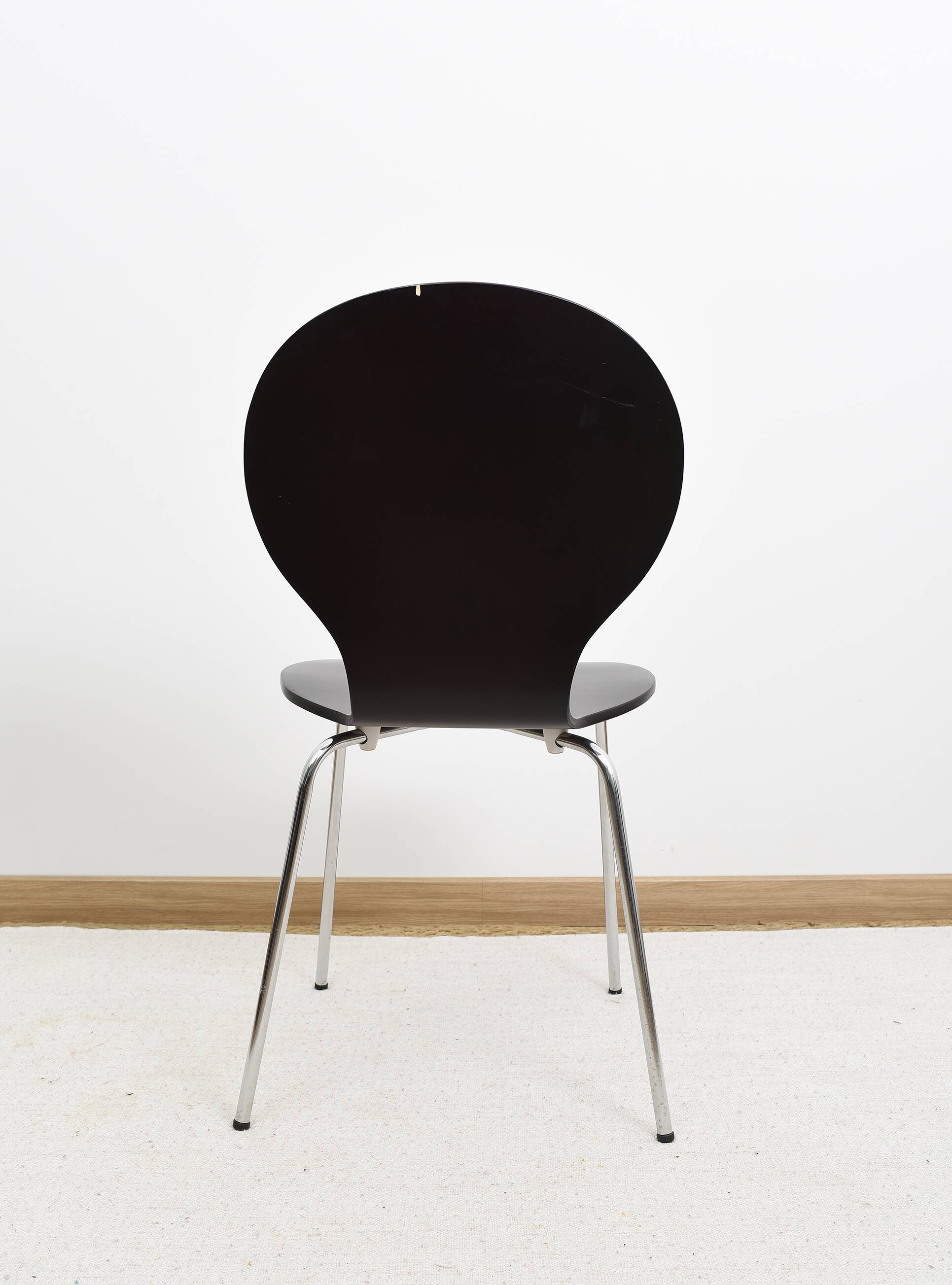 Set of 4 "ant" chairs, vintage, Diego model. Stackable, dark burgundy color.