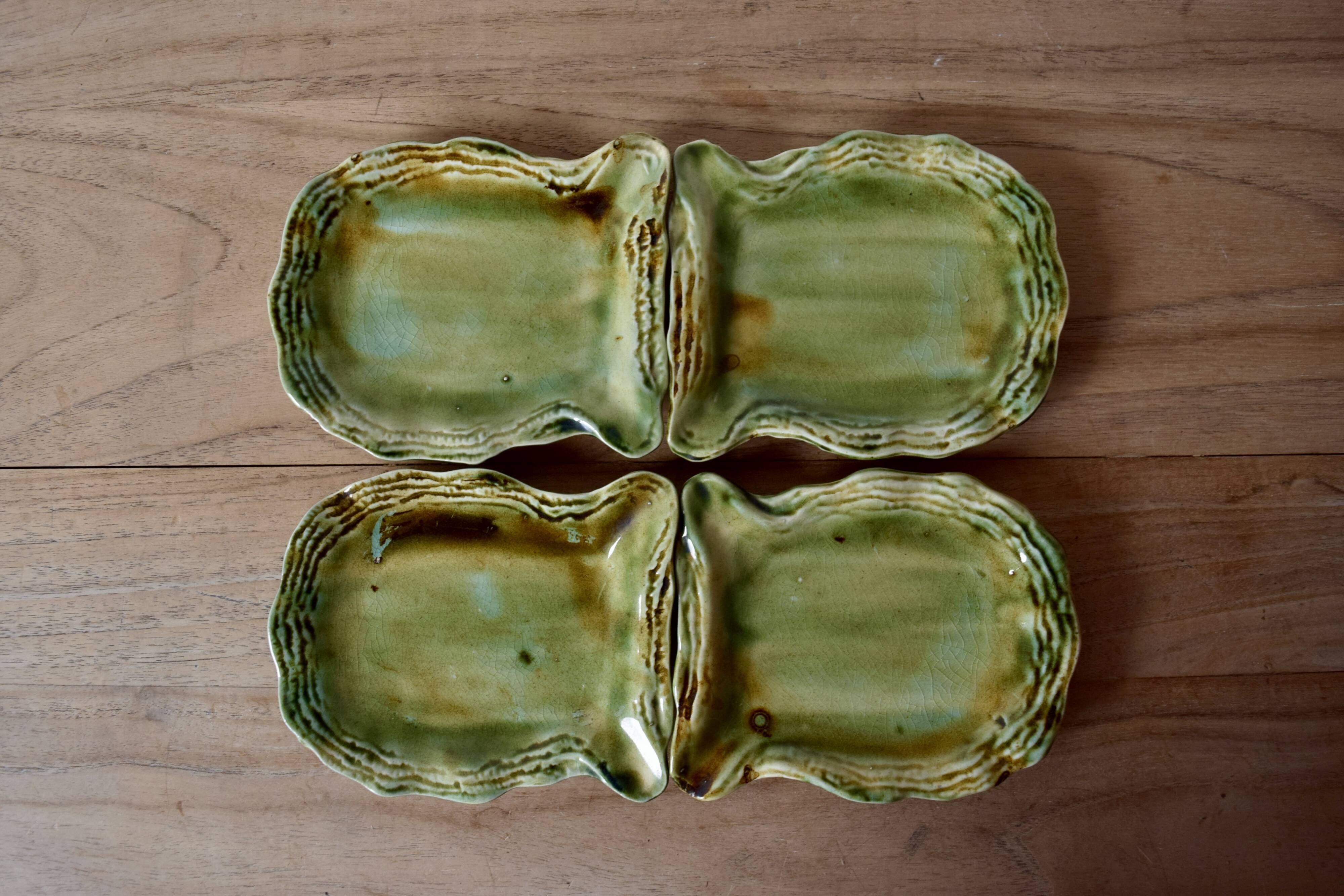 Vintage tea service in glazed ceramic - shape of conchs or shells