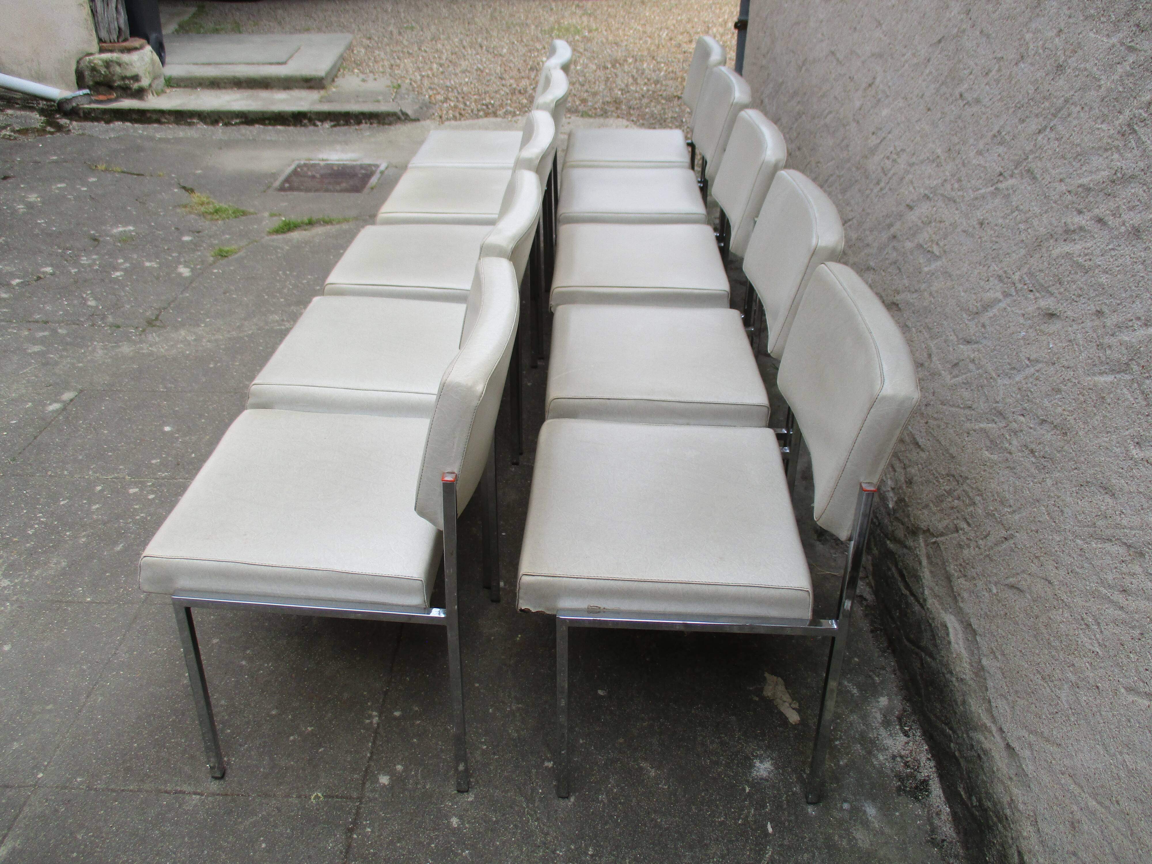 Lot of 10 chairs Strafor 70s