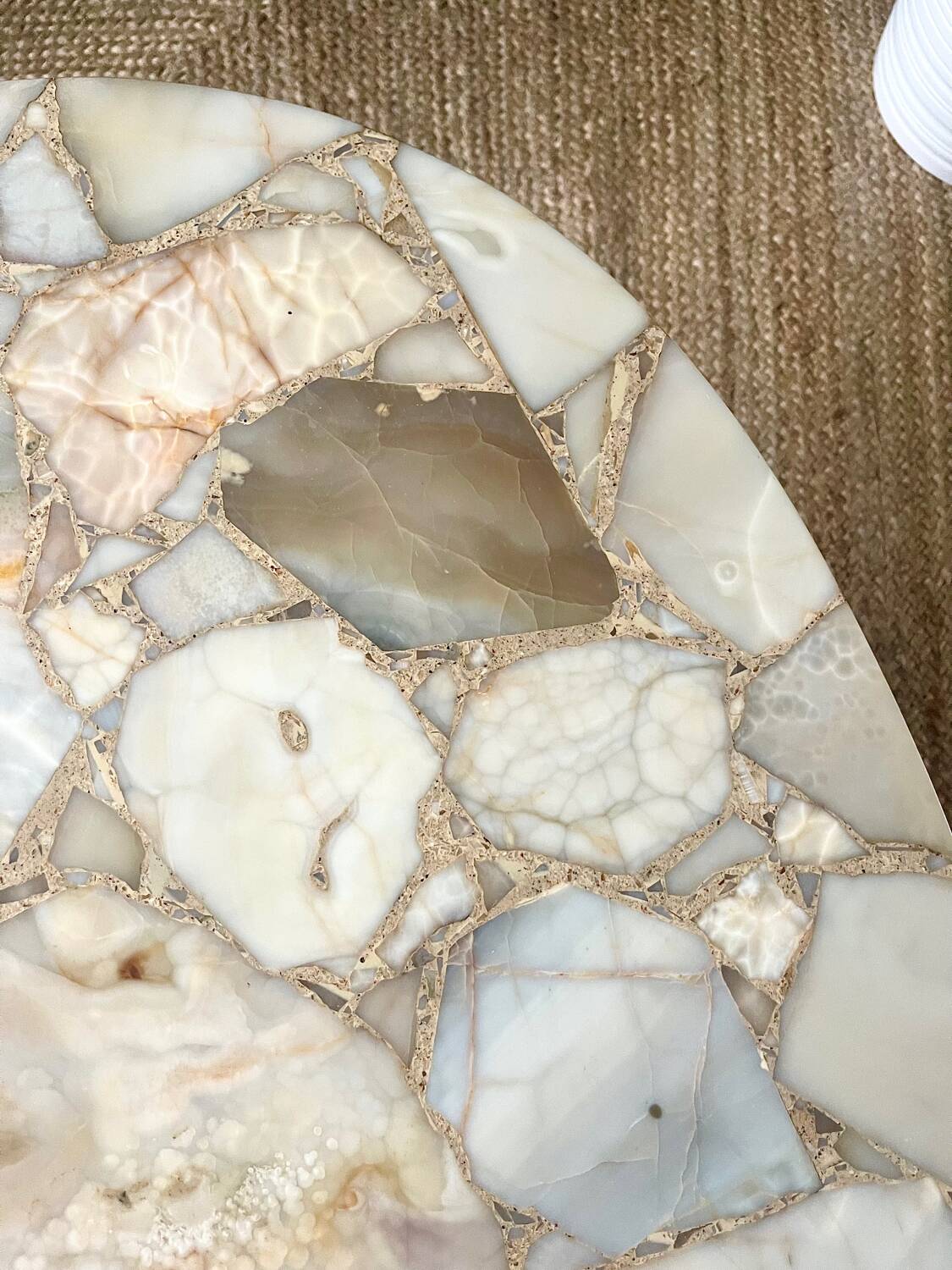 Coffee table in wood, marble and onyx.