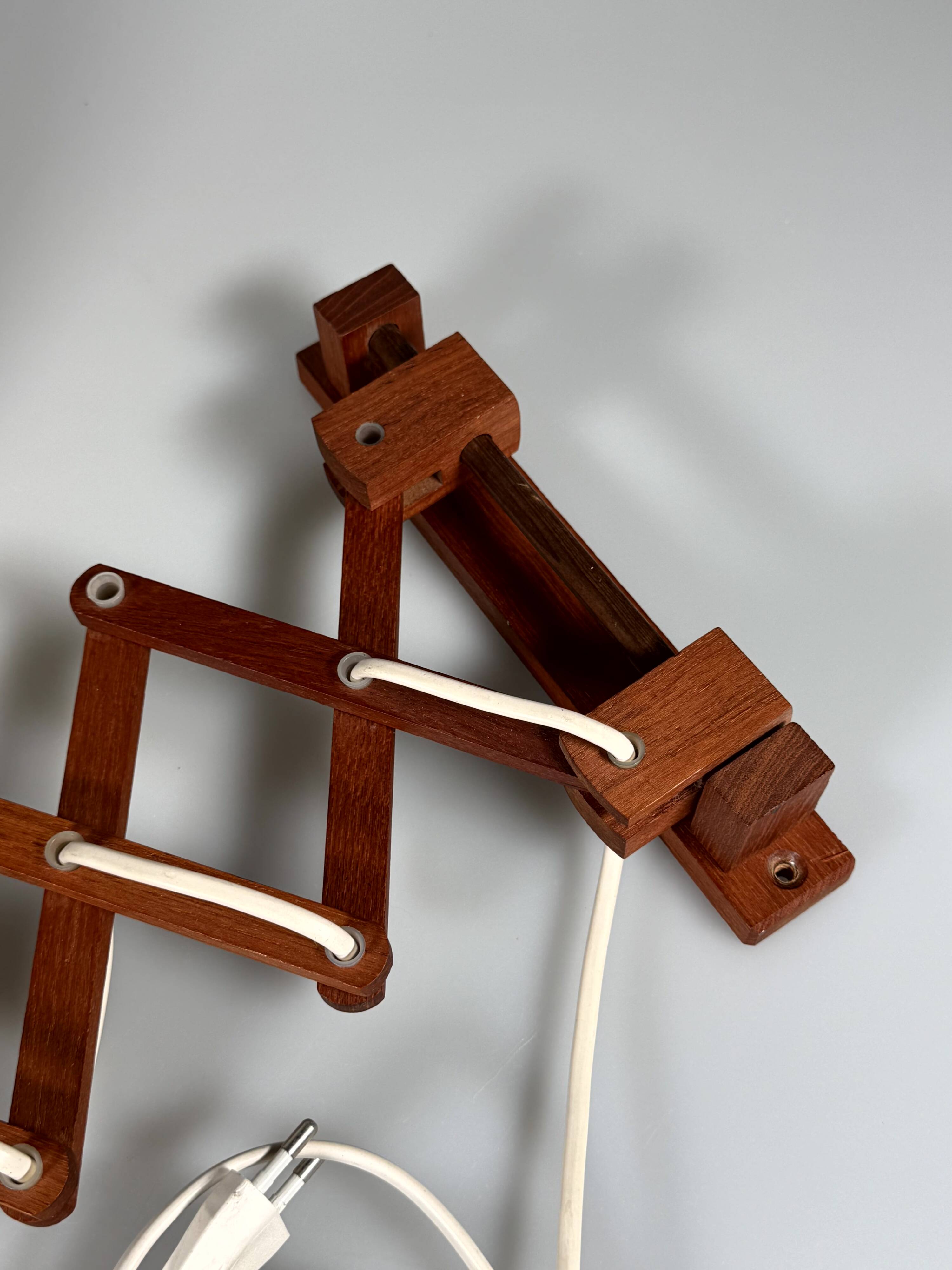 Applique murale des années 1960 1970, lampe ciseaux en teck, Danemark, design danois