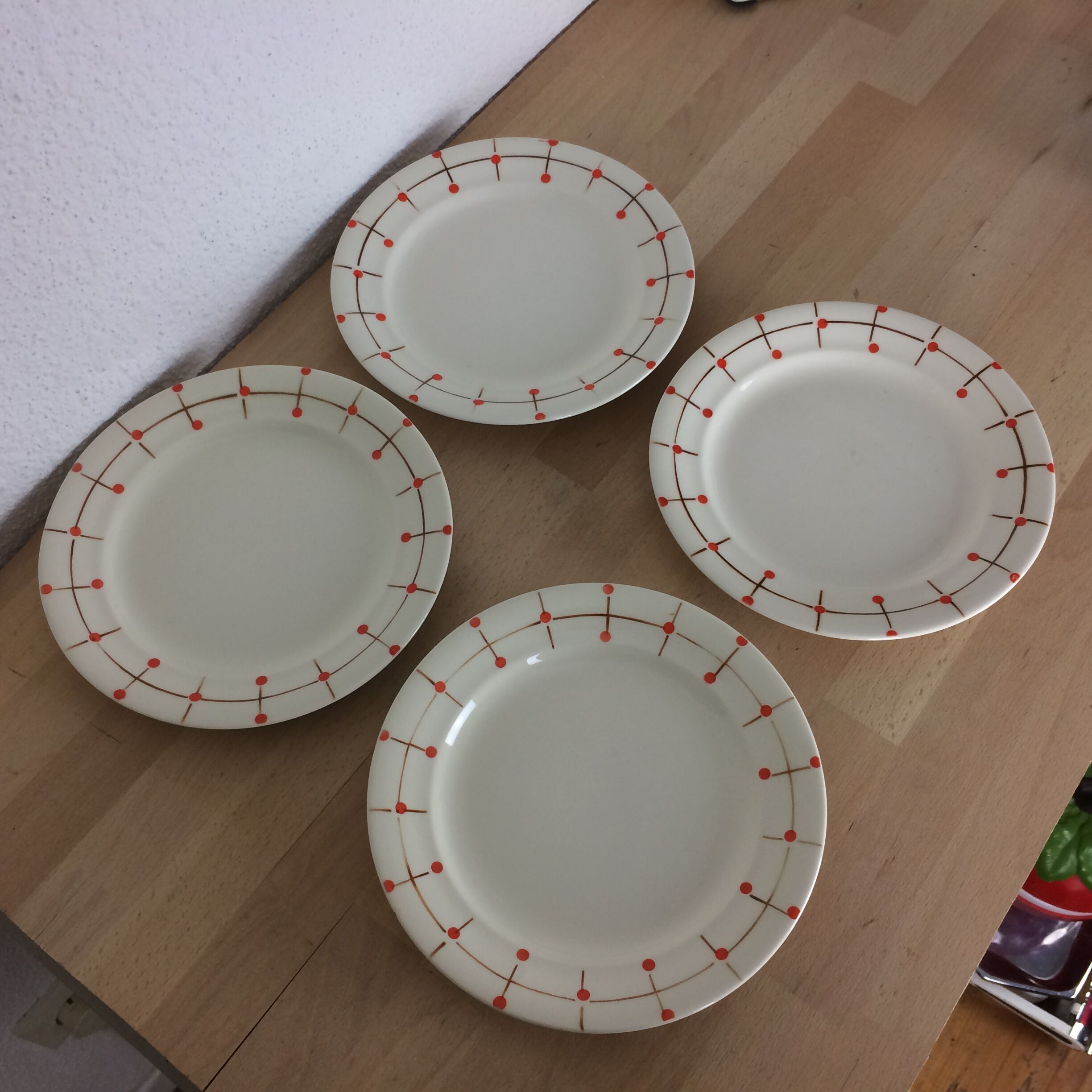 Set of 4 Villeroy & Boch ceramic dessert plates