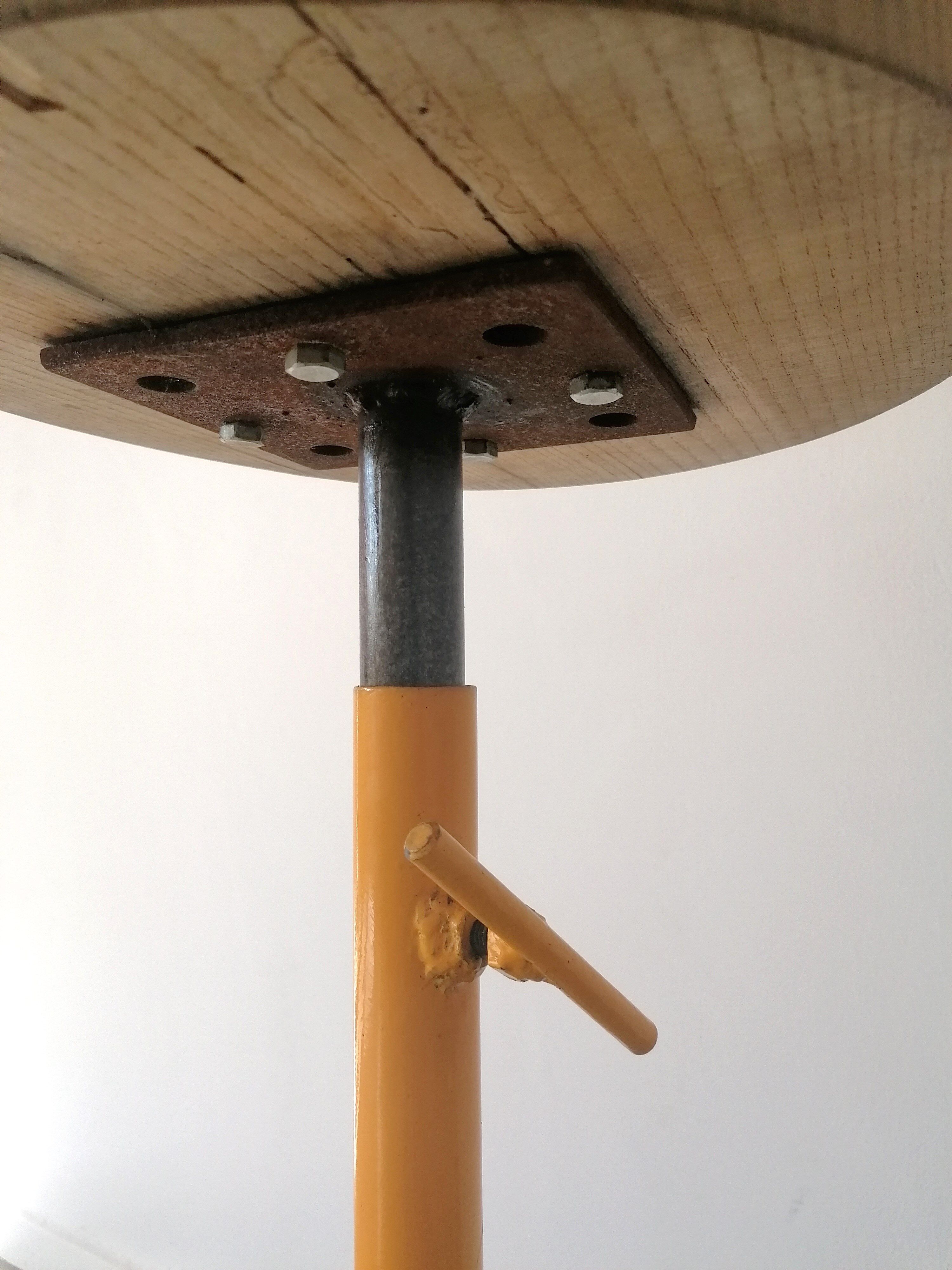 Former workshop stool - Wood and metal - Workers' manufacturing - On wheels - 1980