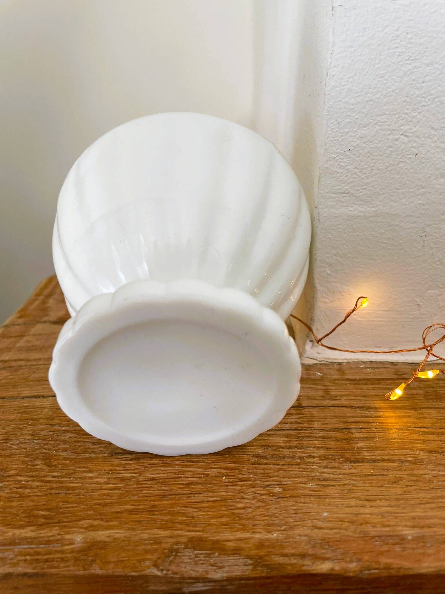 White opaline bonbonnière