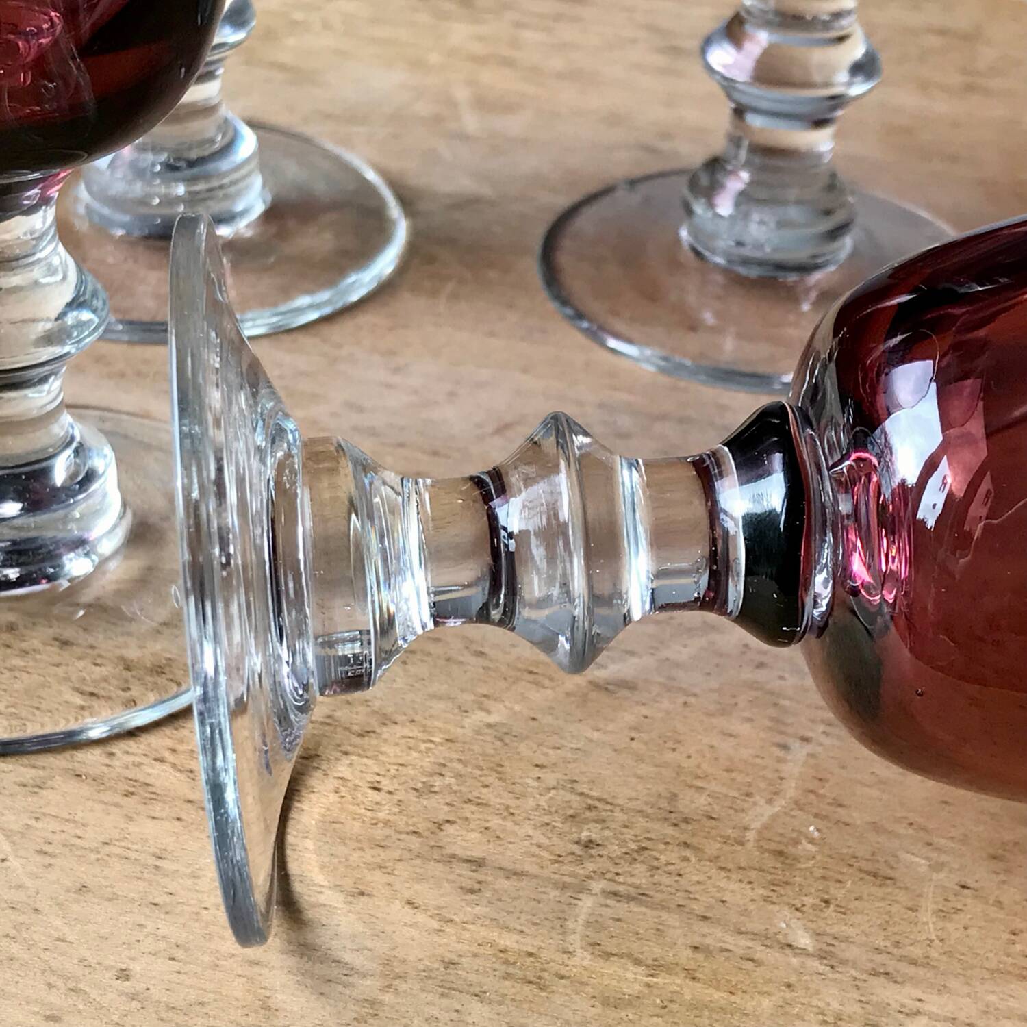 Lot de 6 verres à vin colorés soufflés bouche