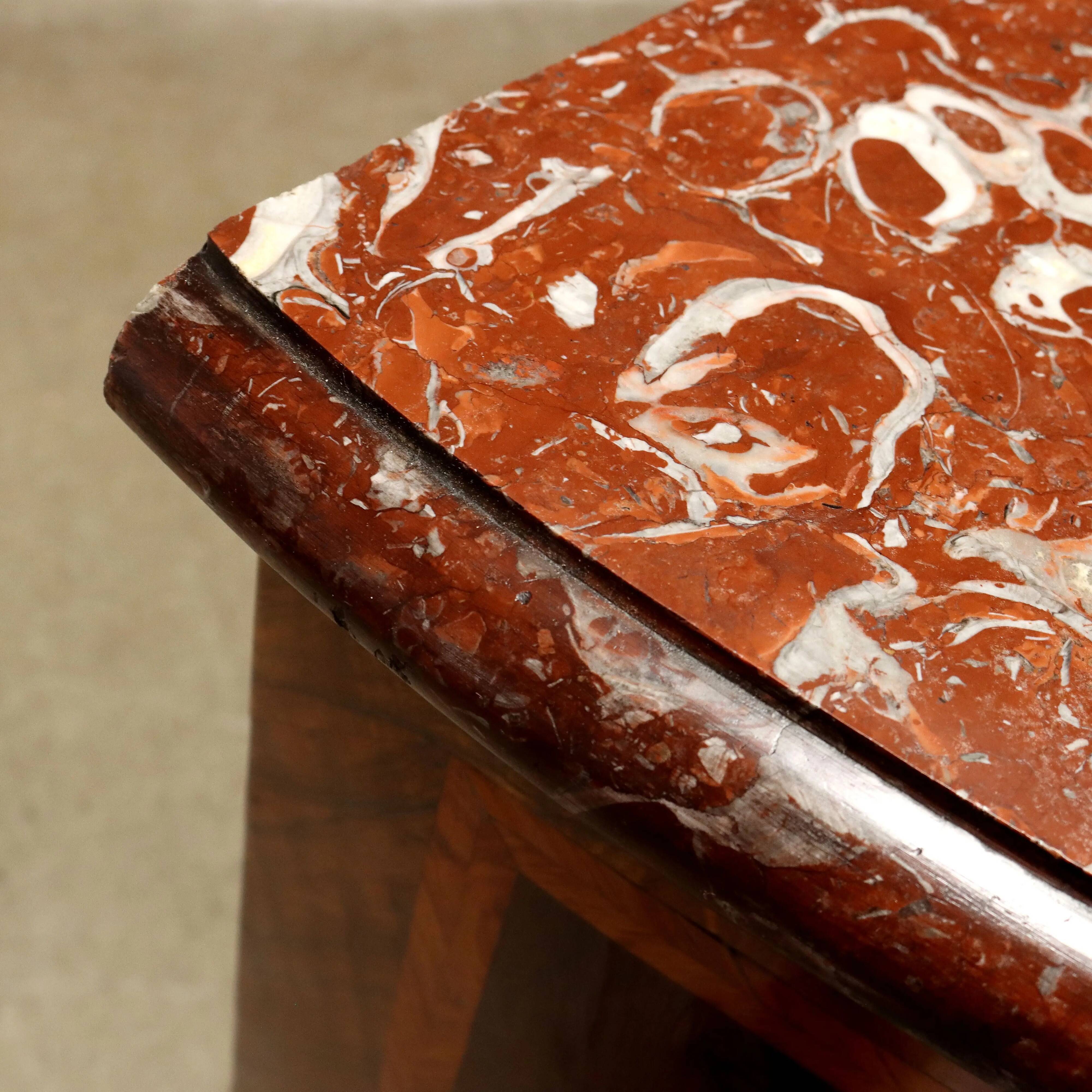 Rococo Neapolitan commode in red marble, poplar and bronze, Italy 1700.