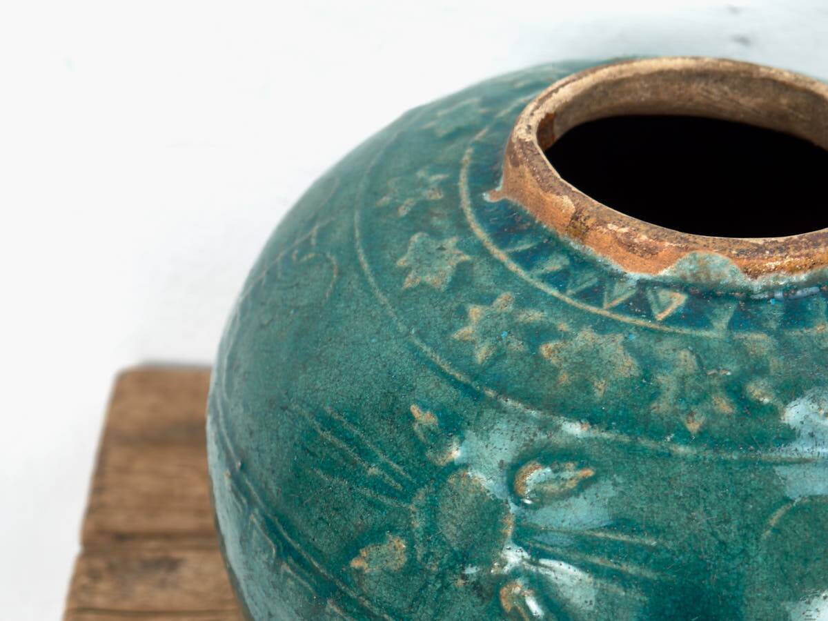 Antique emerald green ceramic vase (c.1820)