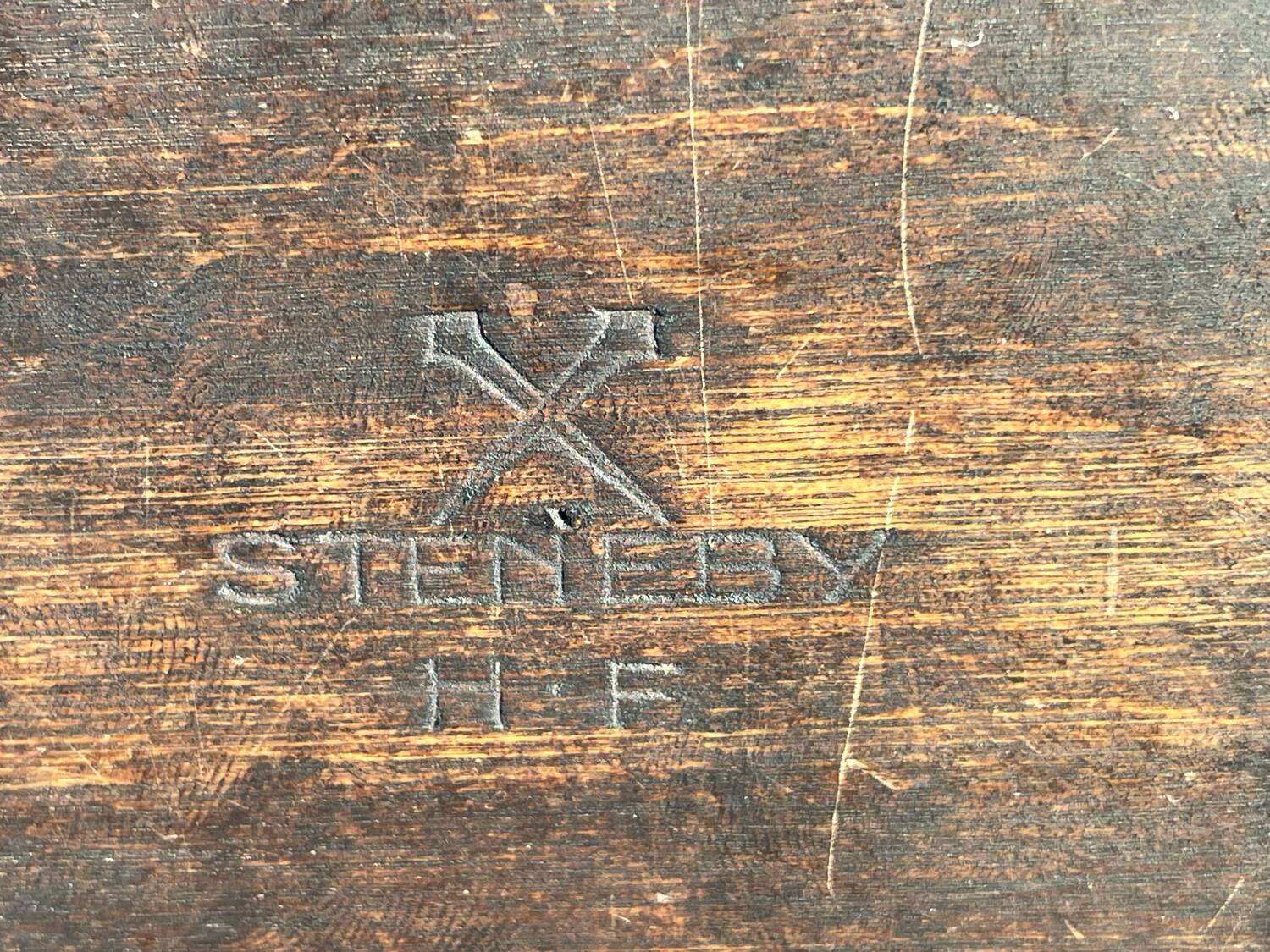 Pair of Swedish carved wooden candlesticks – Steneby H.F. – design bru