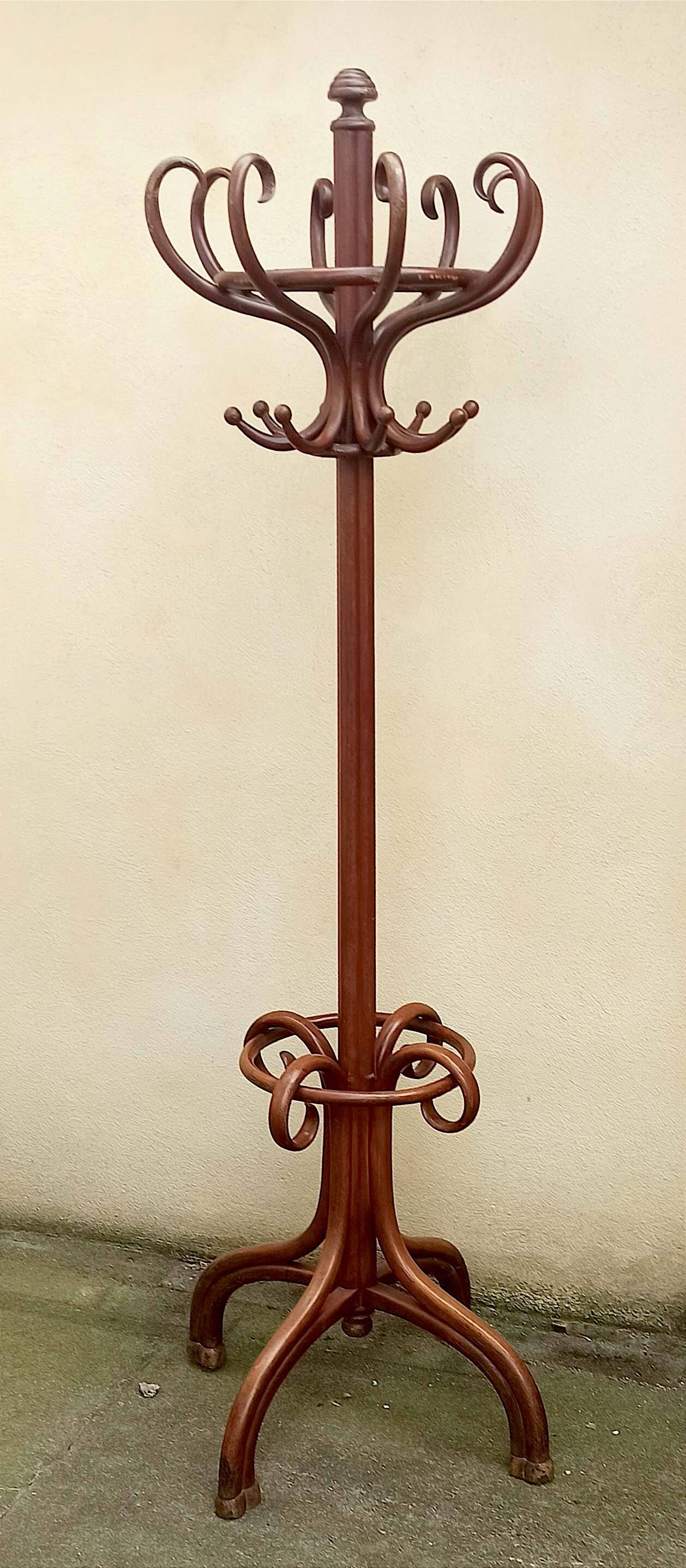 Thonet parrot coat rack, 8 branches, beech, early 20th century