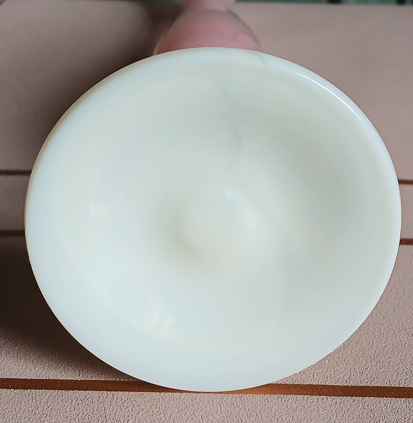 Soliflore en opaline soufflée rose. Italie vers 1960