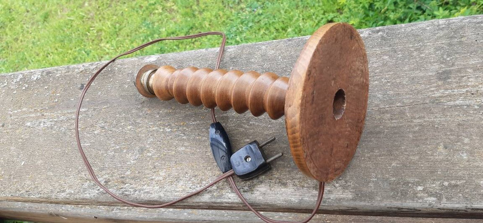 Lampe bois tourné art déco