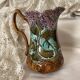 Pichet en barbotine Onaing décor Lilas art nouveau
