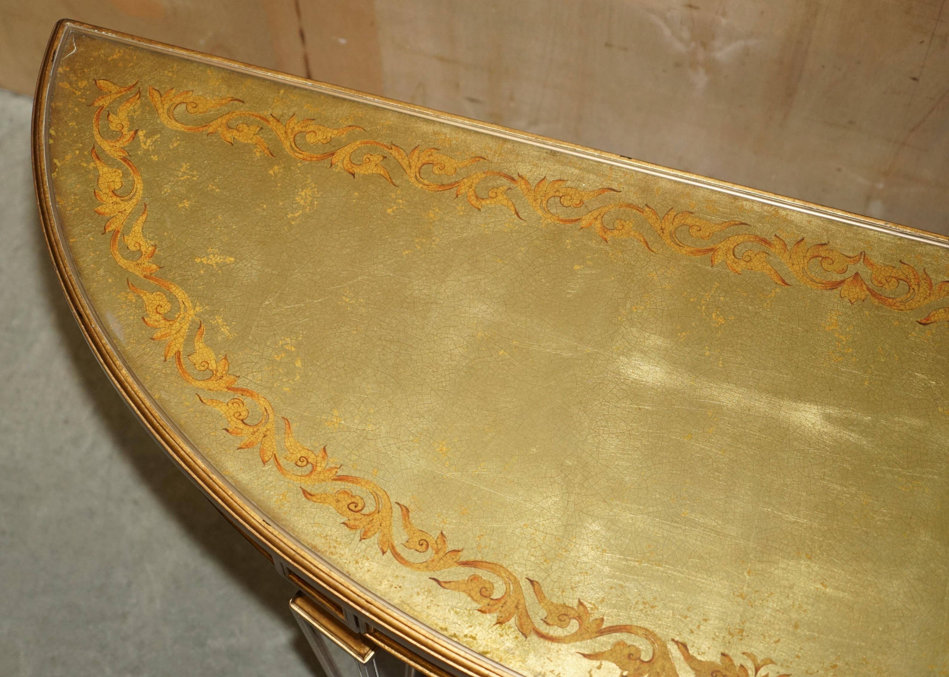 Console demi-lune Eglomise Theodore Alexander finition dorée