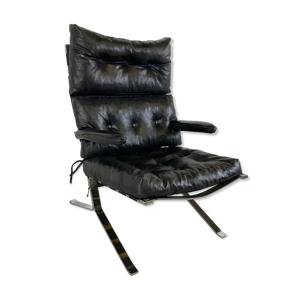 Fauteuil en cuir noir du milieu
