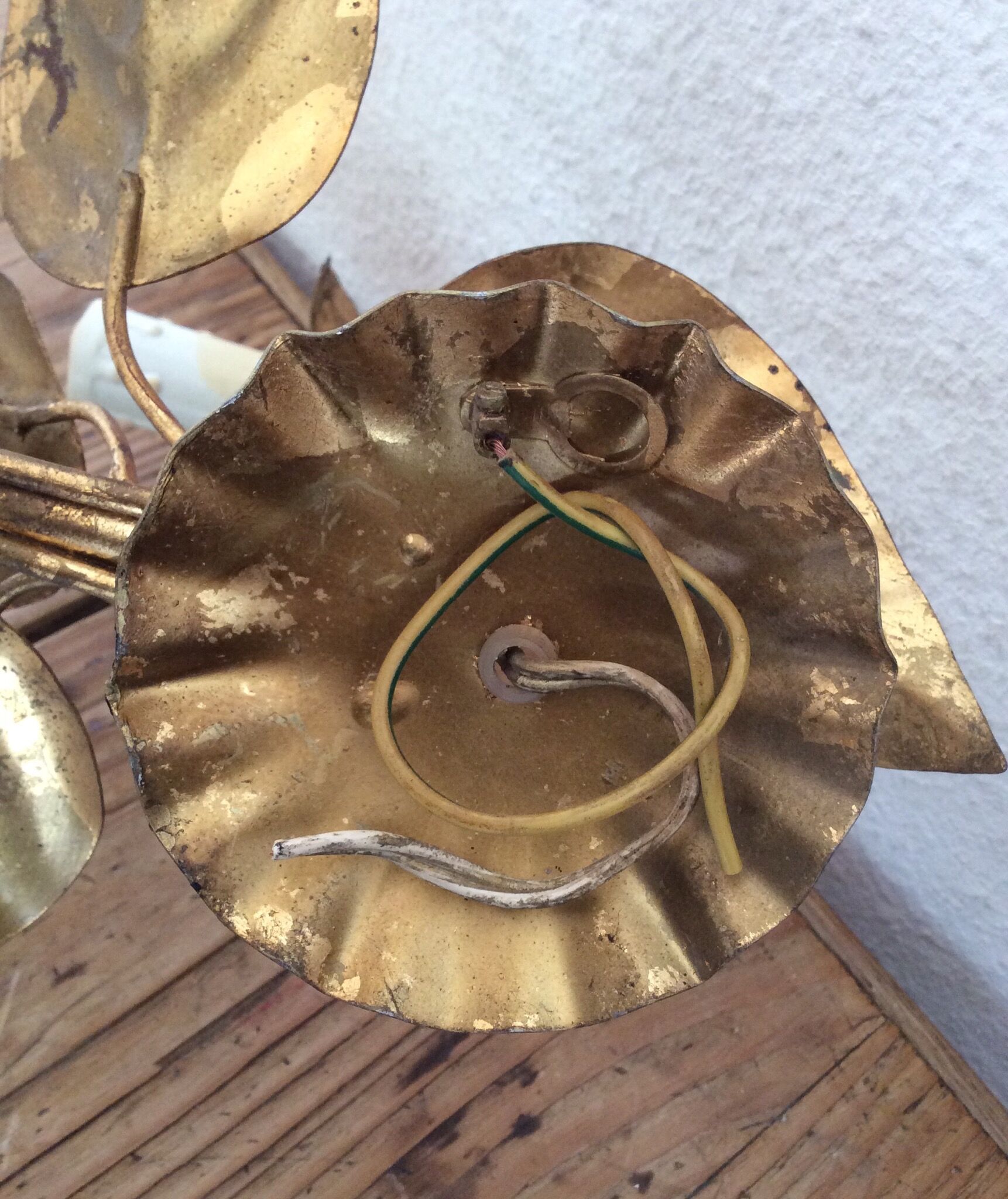 Apply gold metal sheets, Hans Kolg