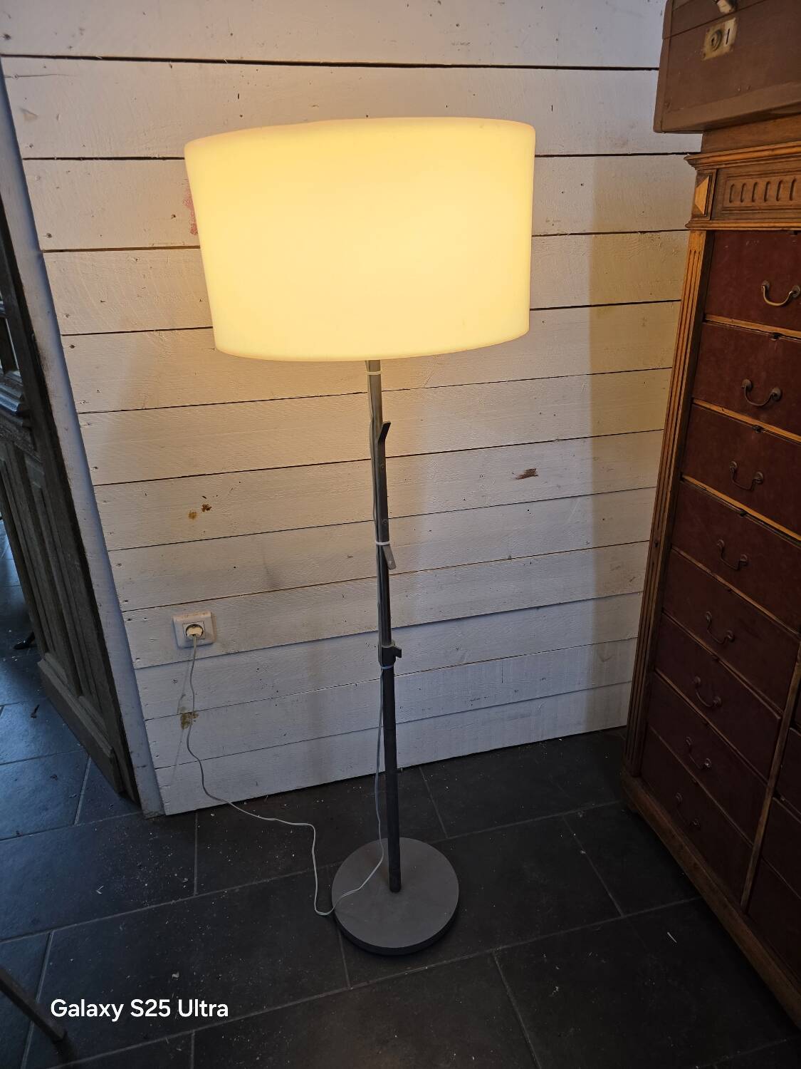 Lampadaire Space Age design 1970  Abat-jour Ø48cm