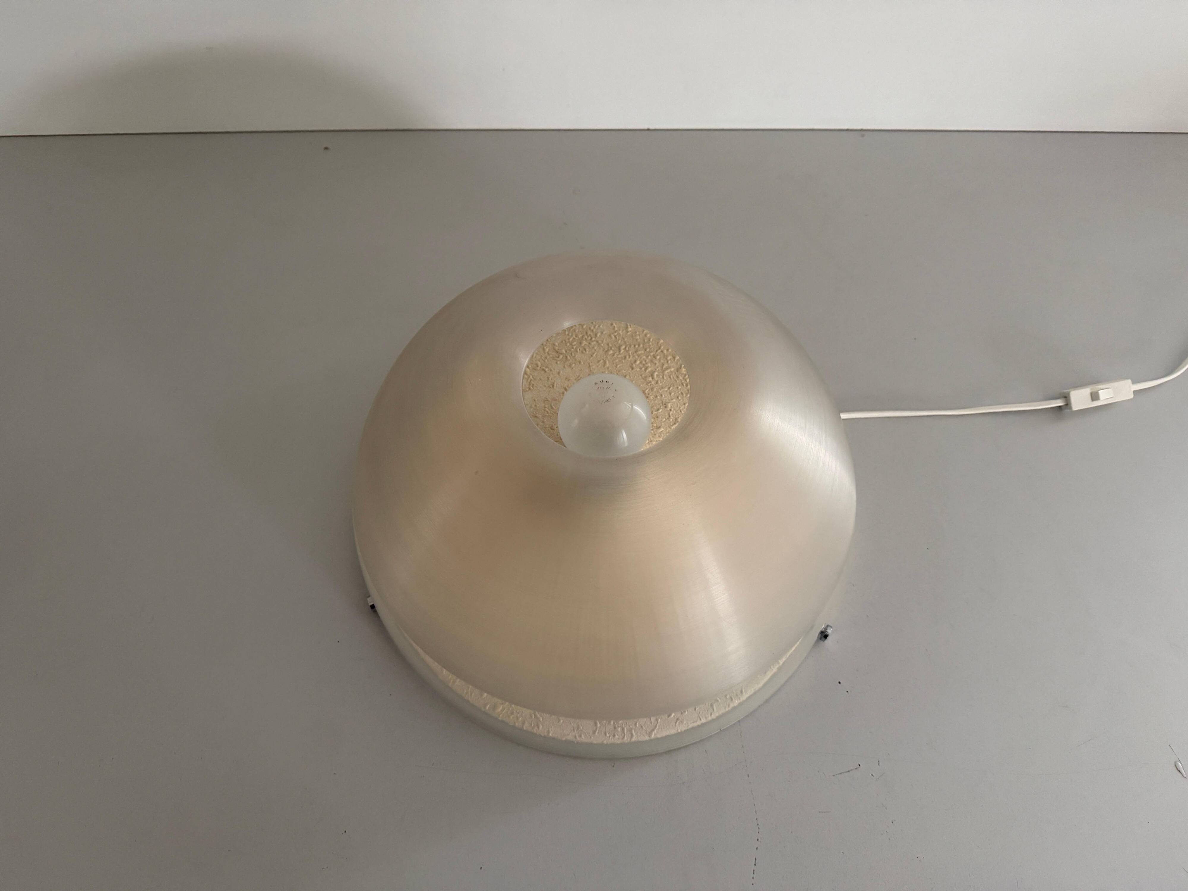 Lampe de table en métal semi-transparent et plexiglas par Harvey Guzzini, années 1960, Italie