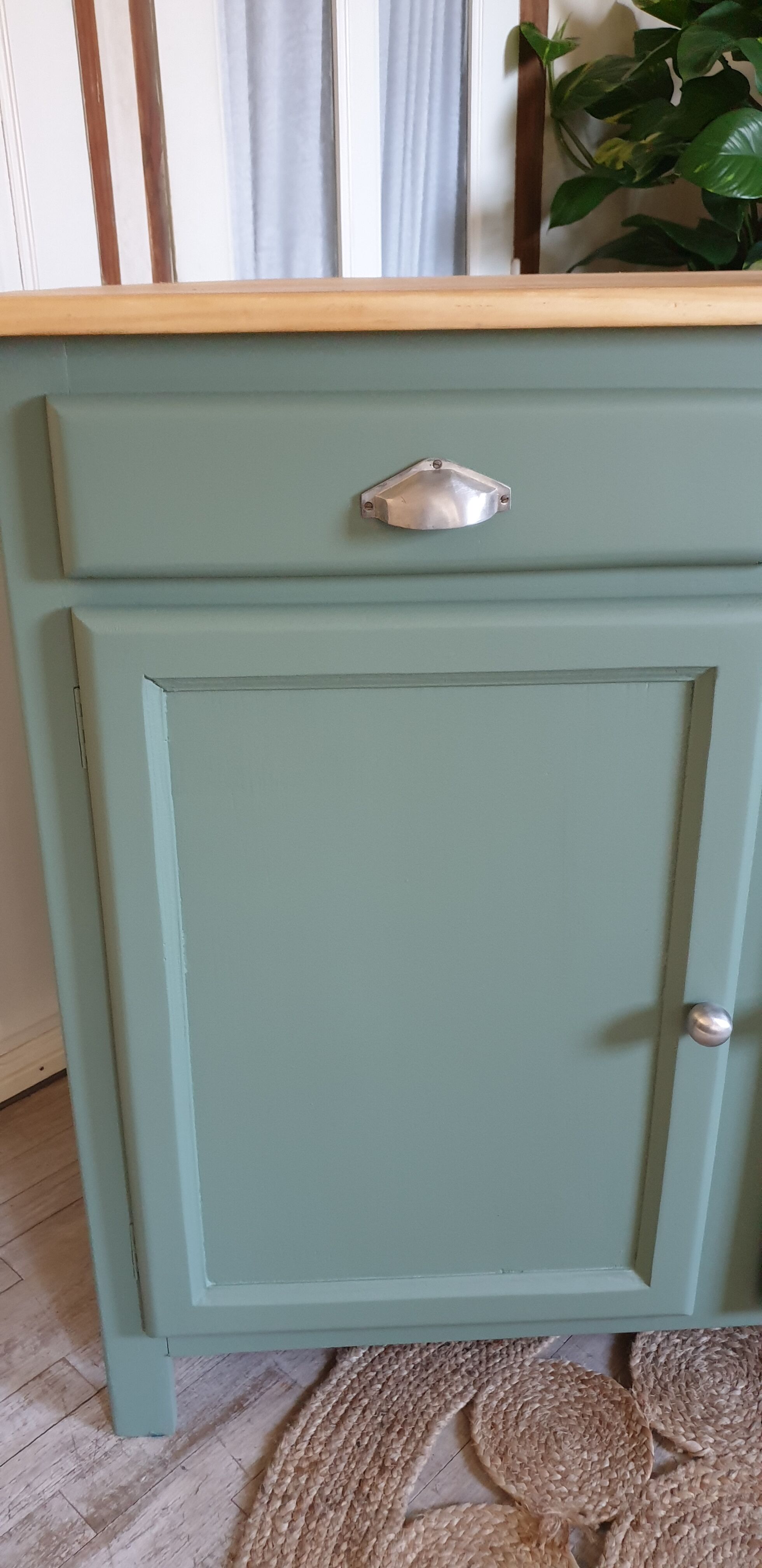 Green Parisian buffet