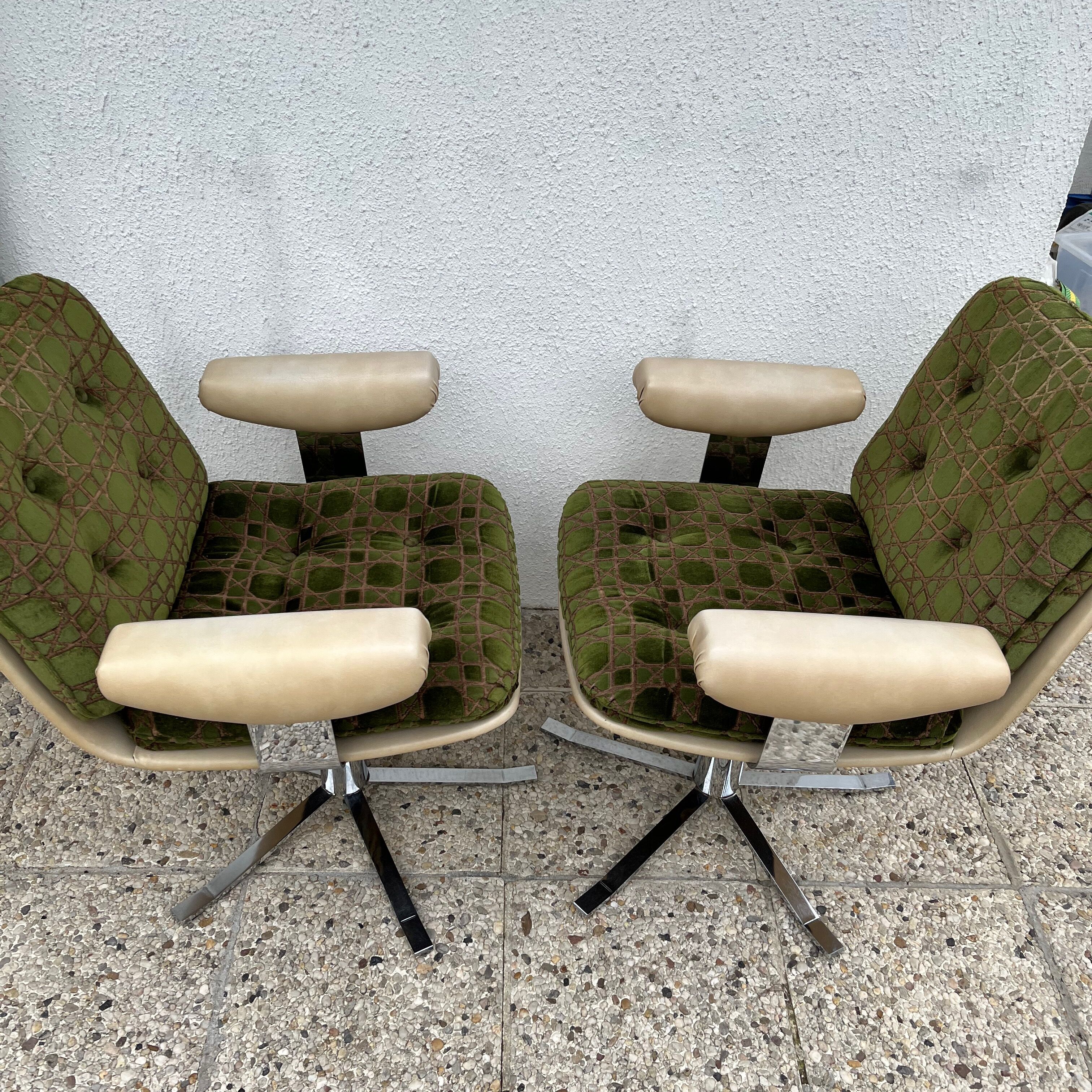 Set of two swivel chairs